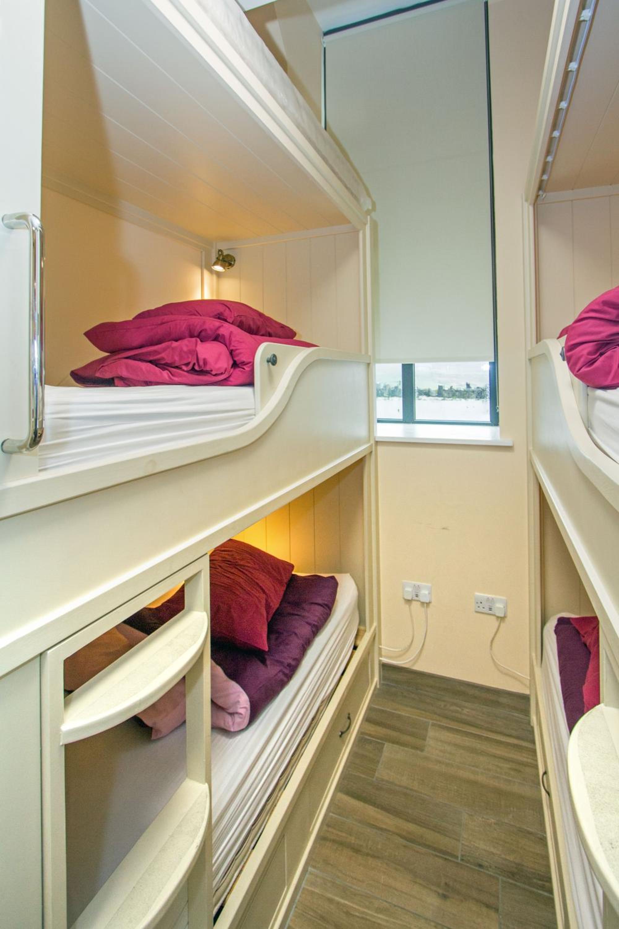 6-Bed Mixed Dormitory Room photo 2