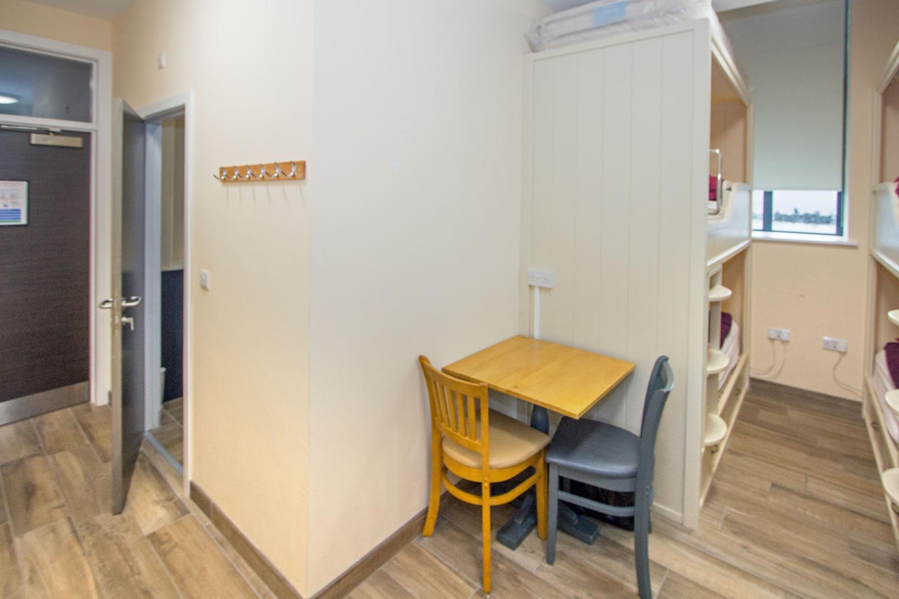 6-Bed Mixed Dormitory Room photo 3