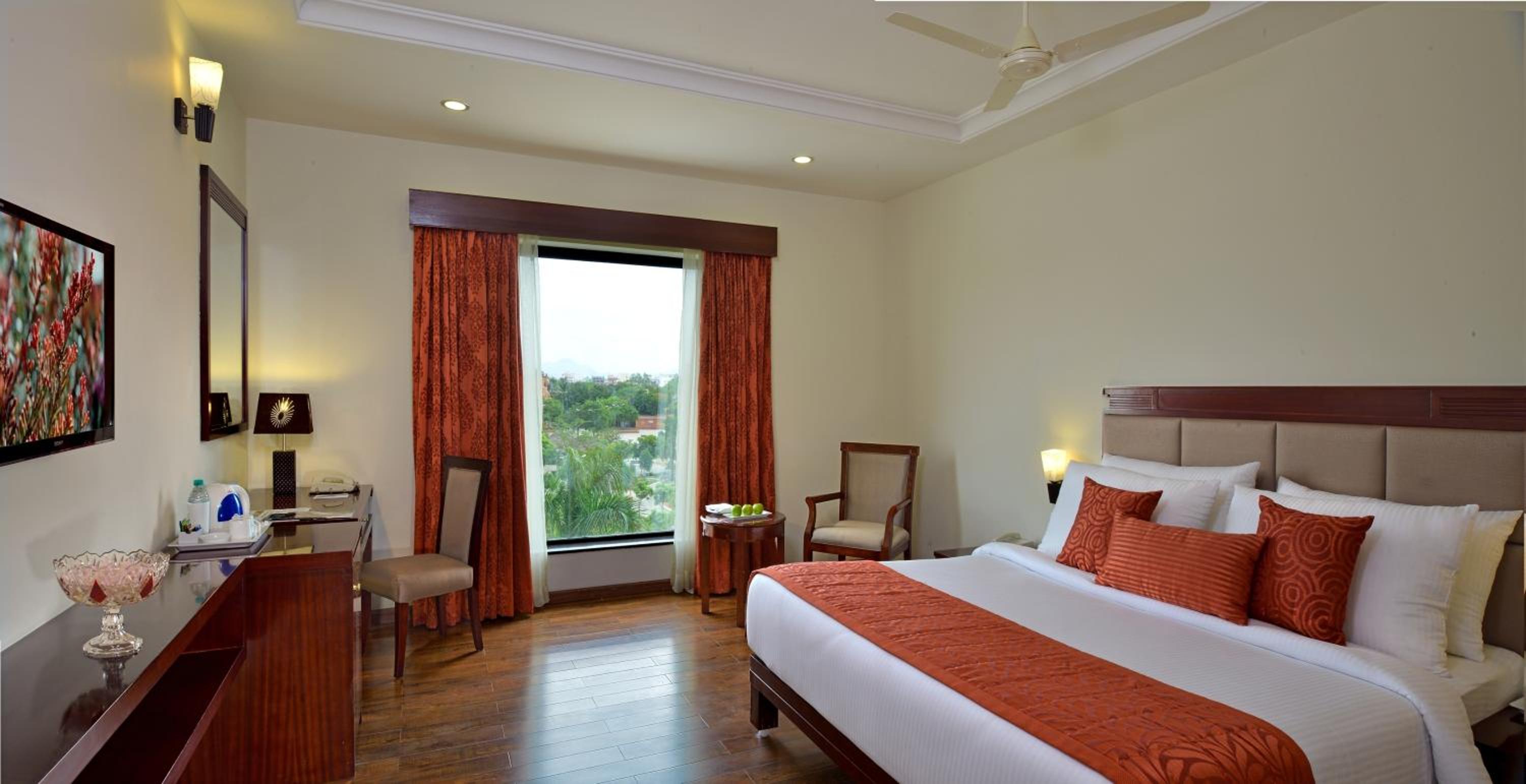 Deluxe Grand View Room
