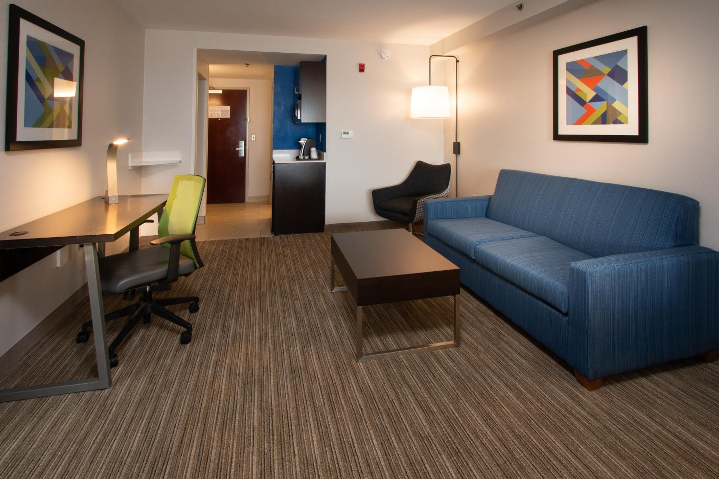 King Suite - Photo 2