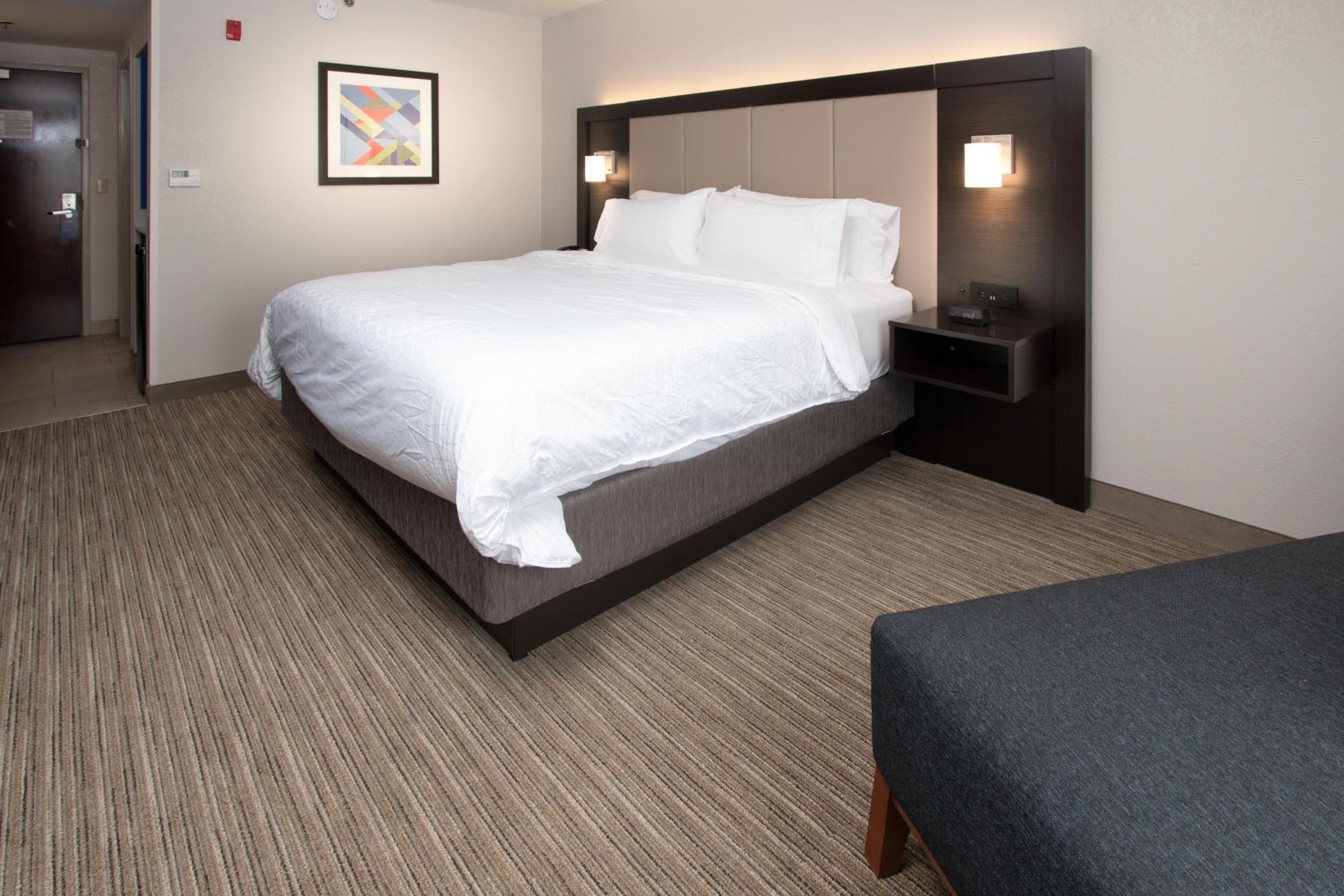Standard King Room - Photo 2