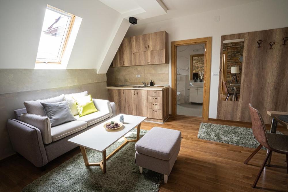 Deluxe Queen Suite - Photo 2