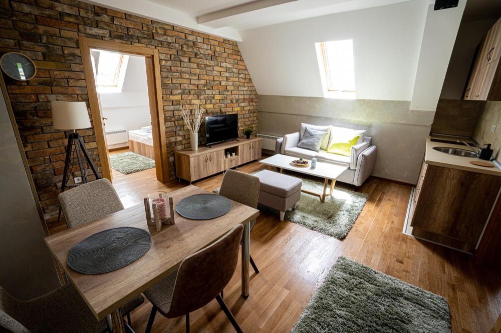 Deluxe Queen Suite - Photo 5