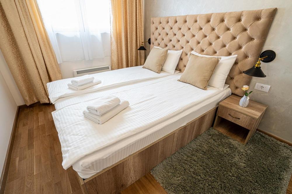 Deluxe Queen Suite - Photo 6