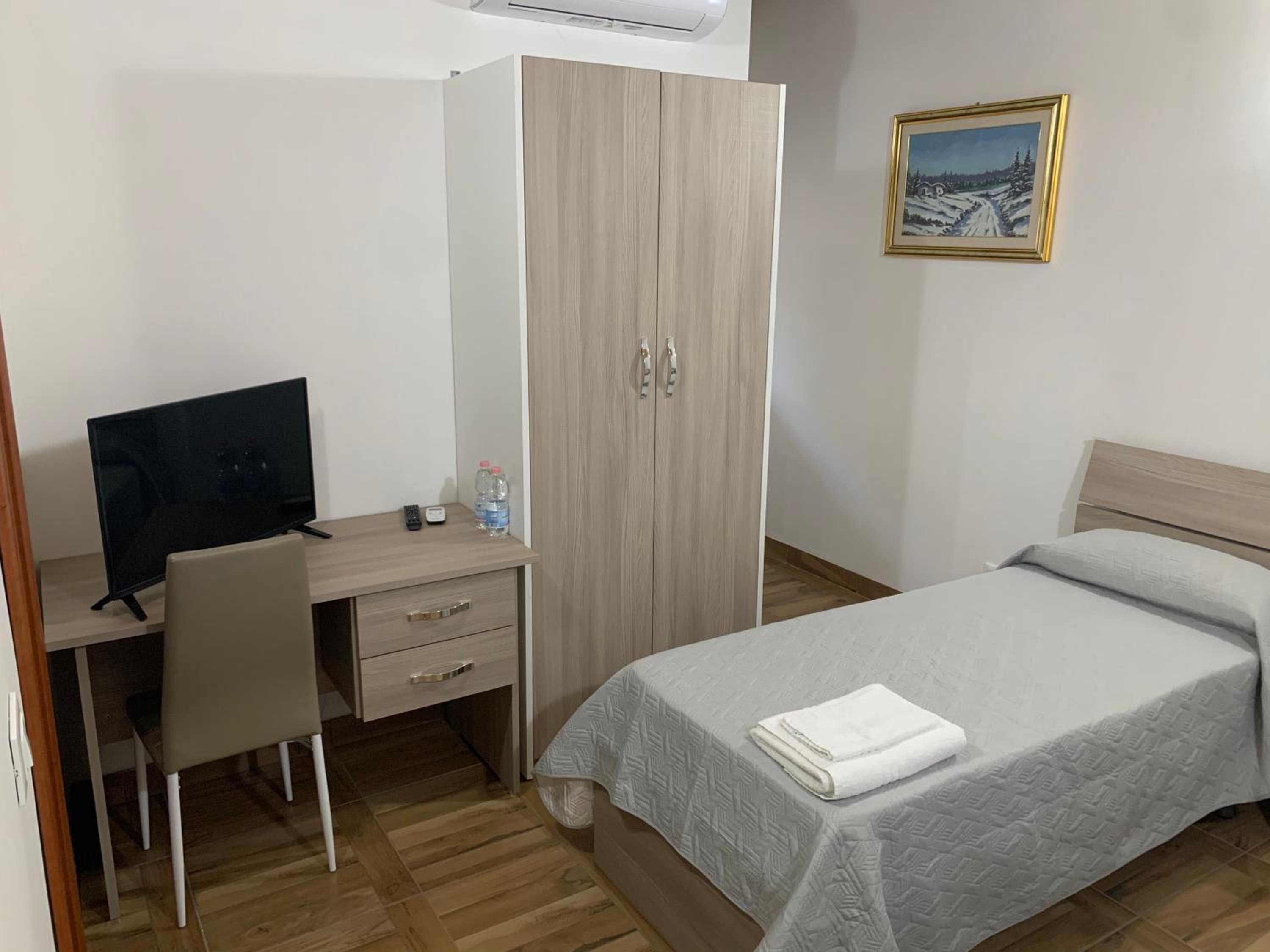 Double or Twin Room photo 3