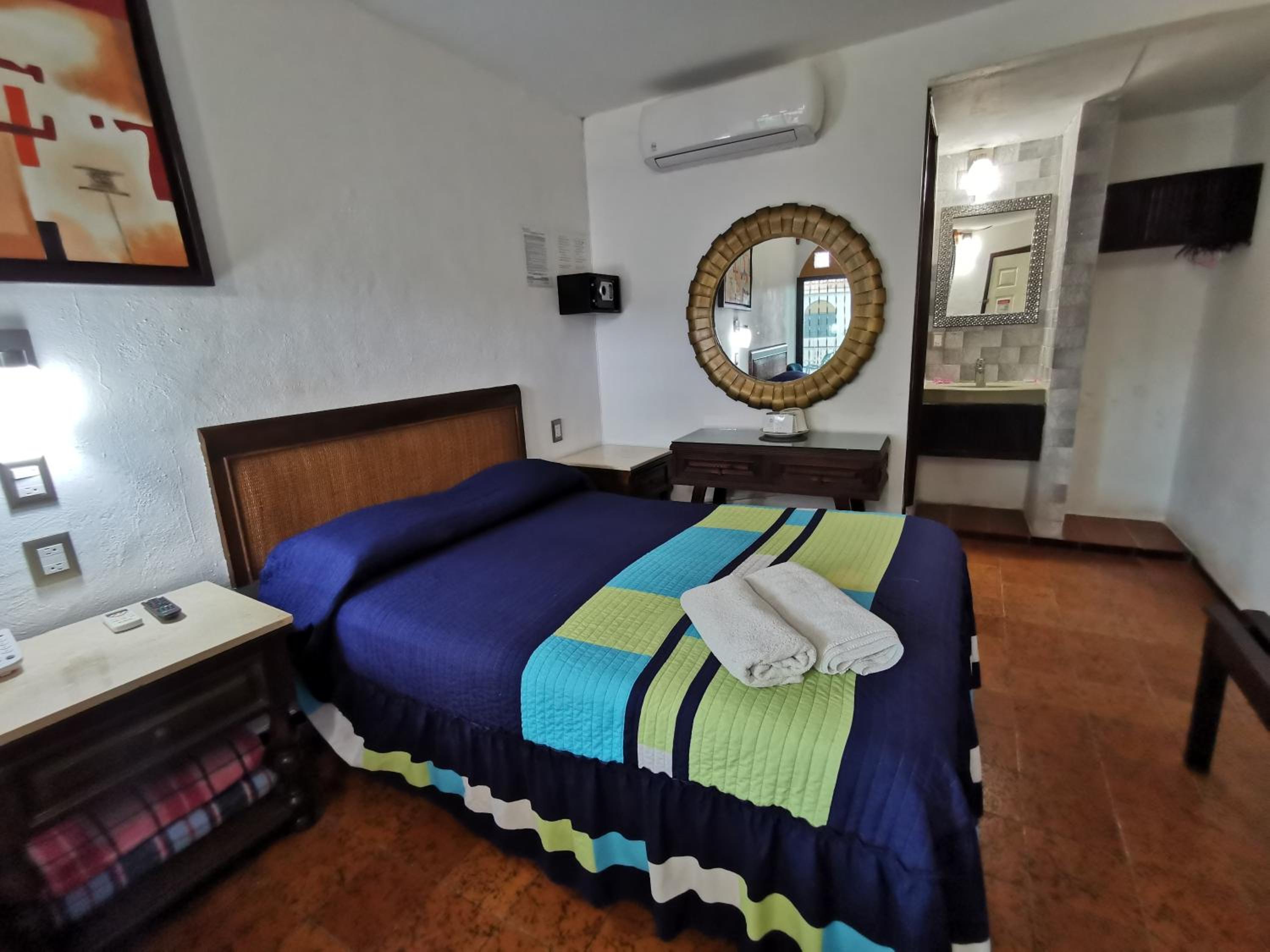 Standard Double Room - Photo 11