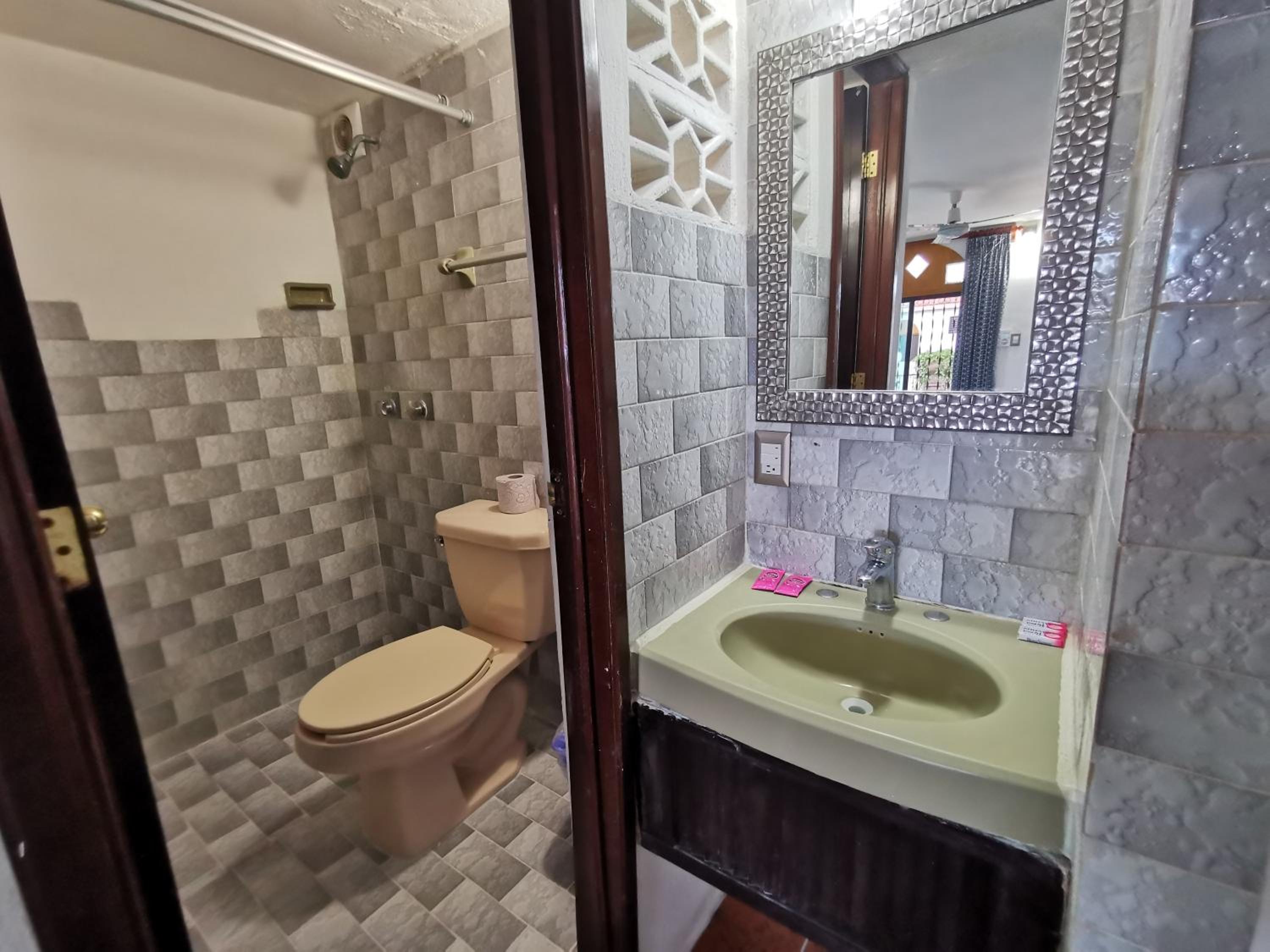 Standard Double Room - Photo 8