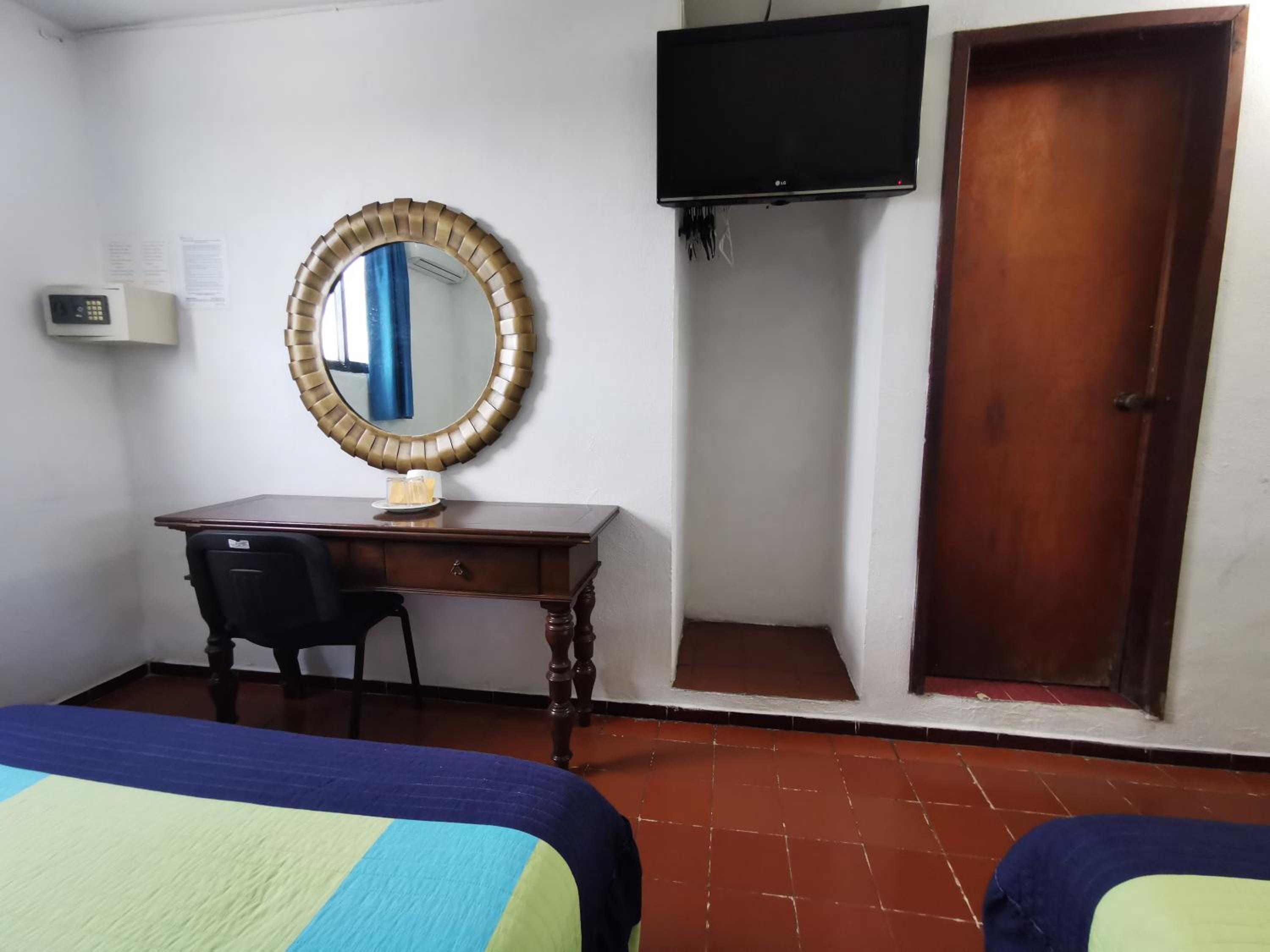 Standard Double Room - Photo 3