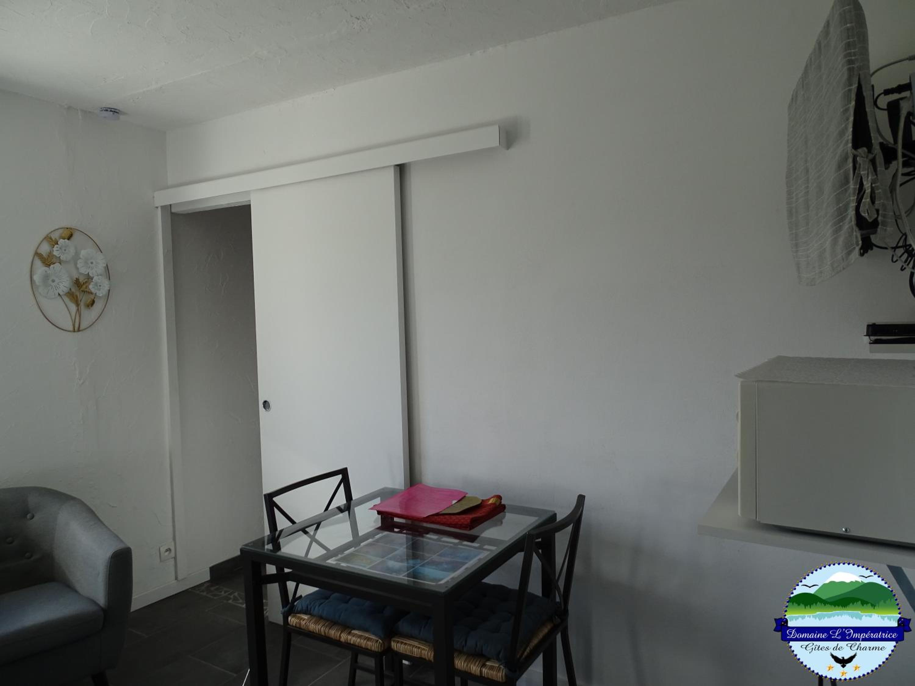 One-Bedroom Apartment - Photo 3