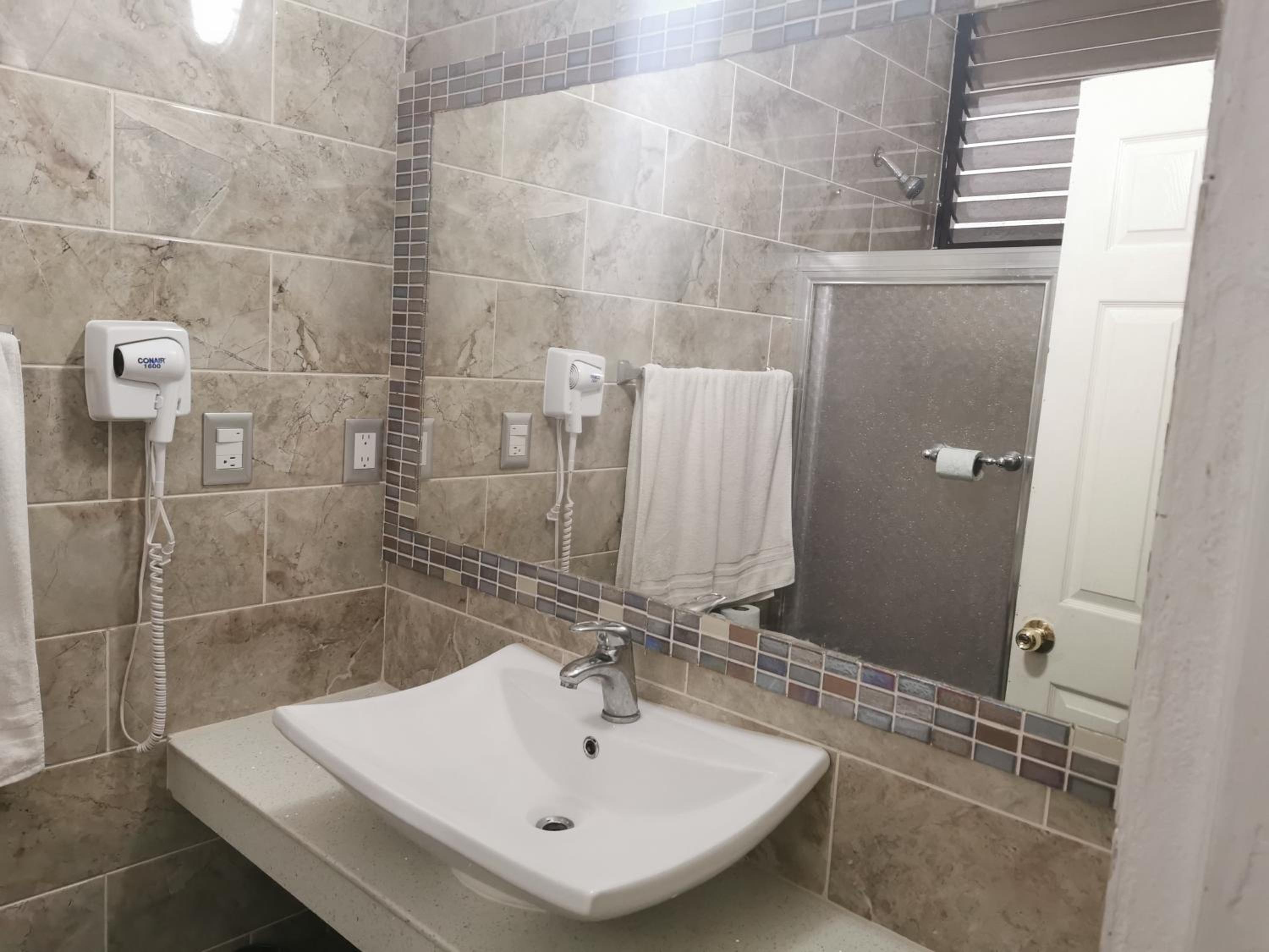 Premium Double Room - Photo 8