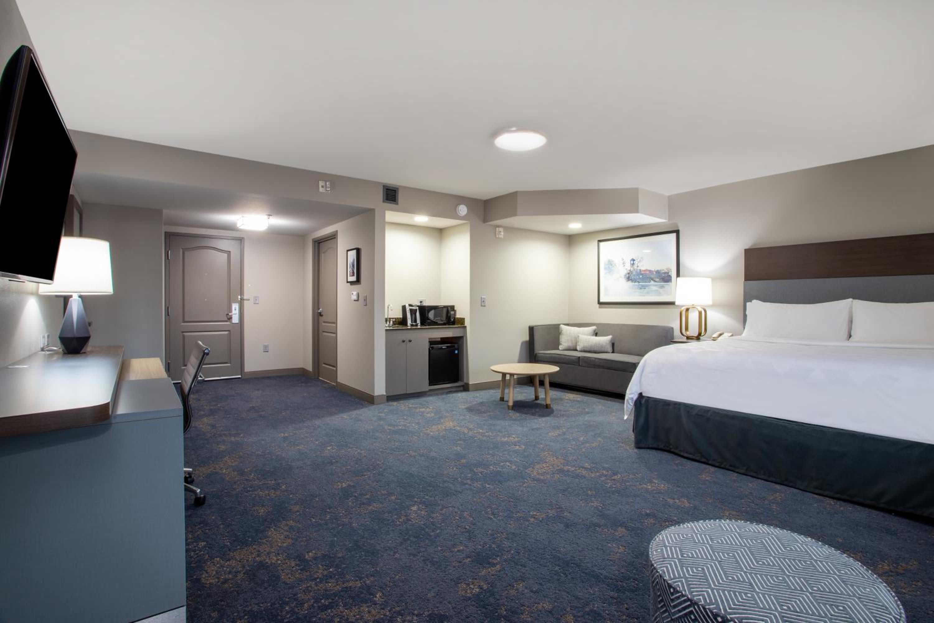 Standard King Room - Photo 3