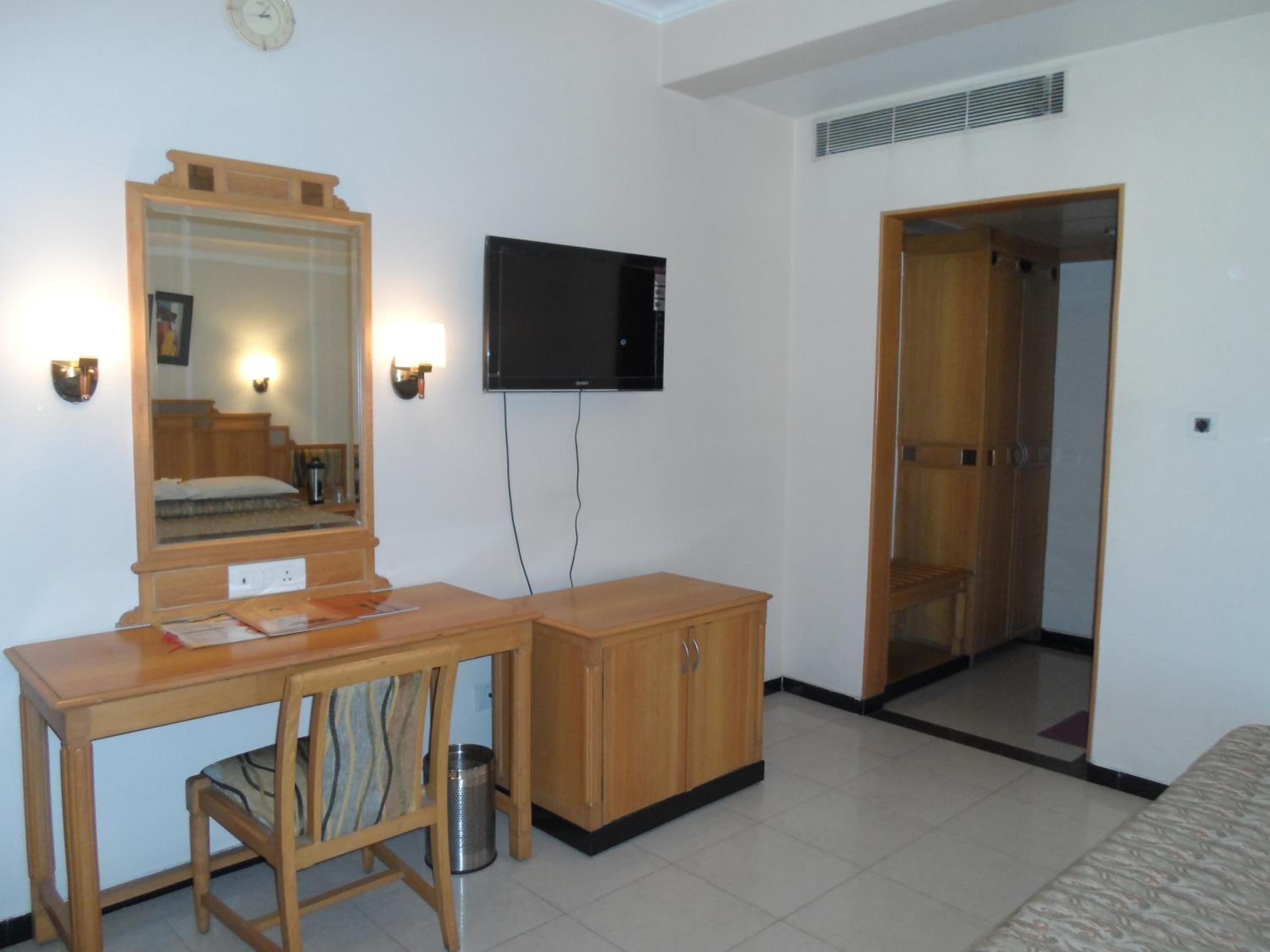 Deluxe Double or Twin Room - Photo 10