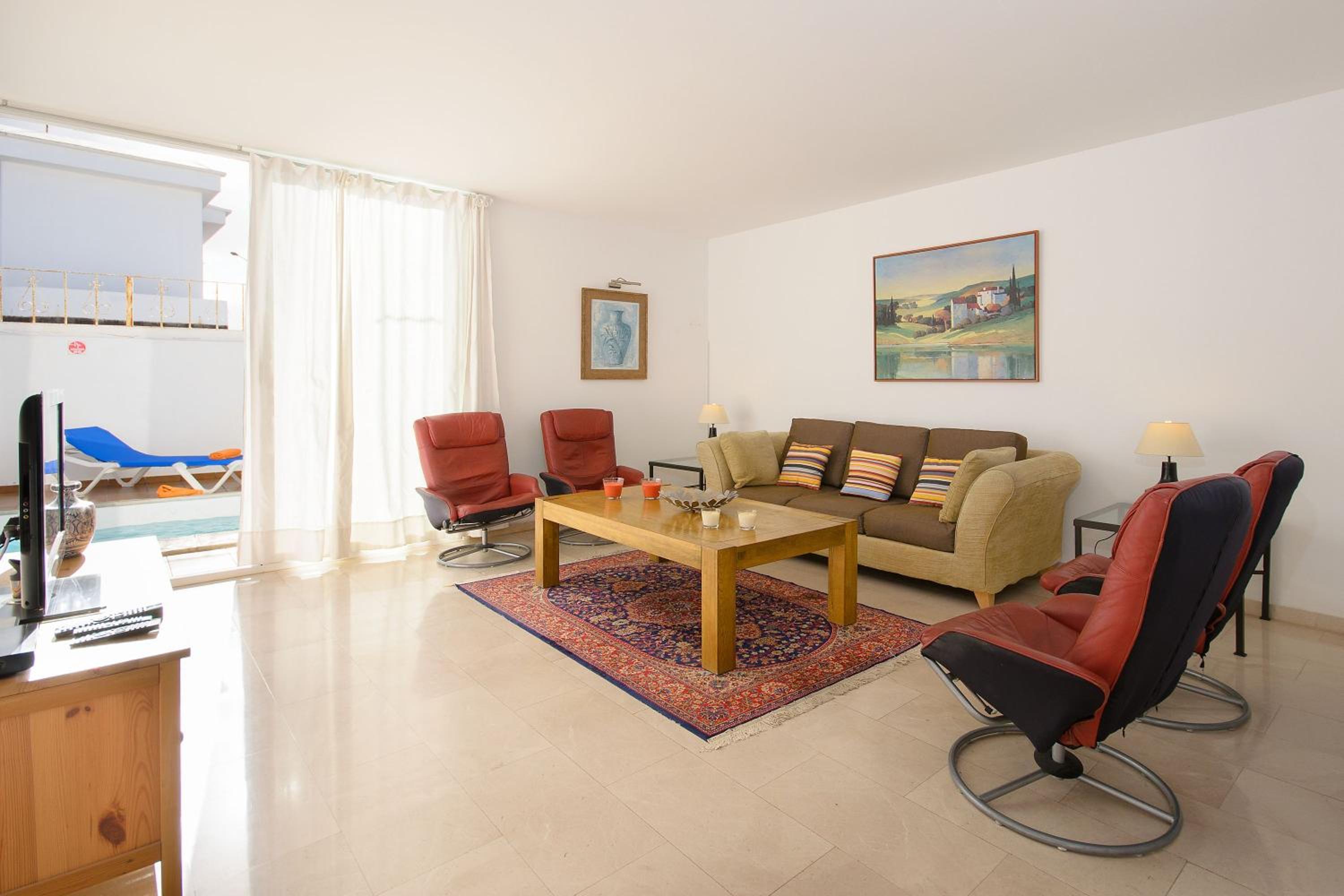 Villa - Photo 1