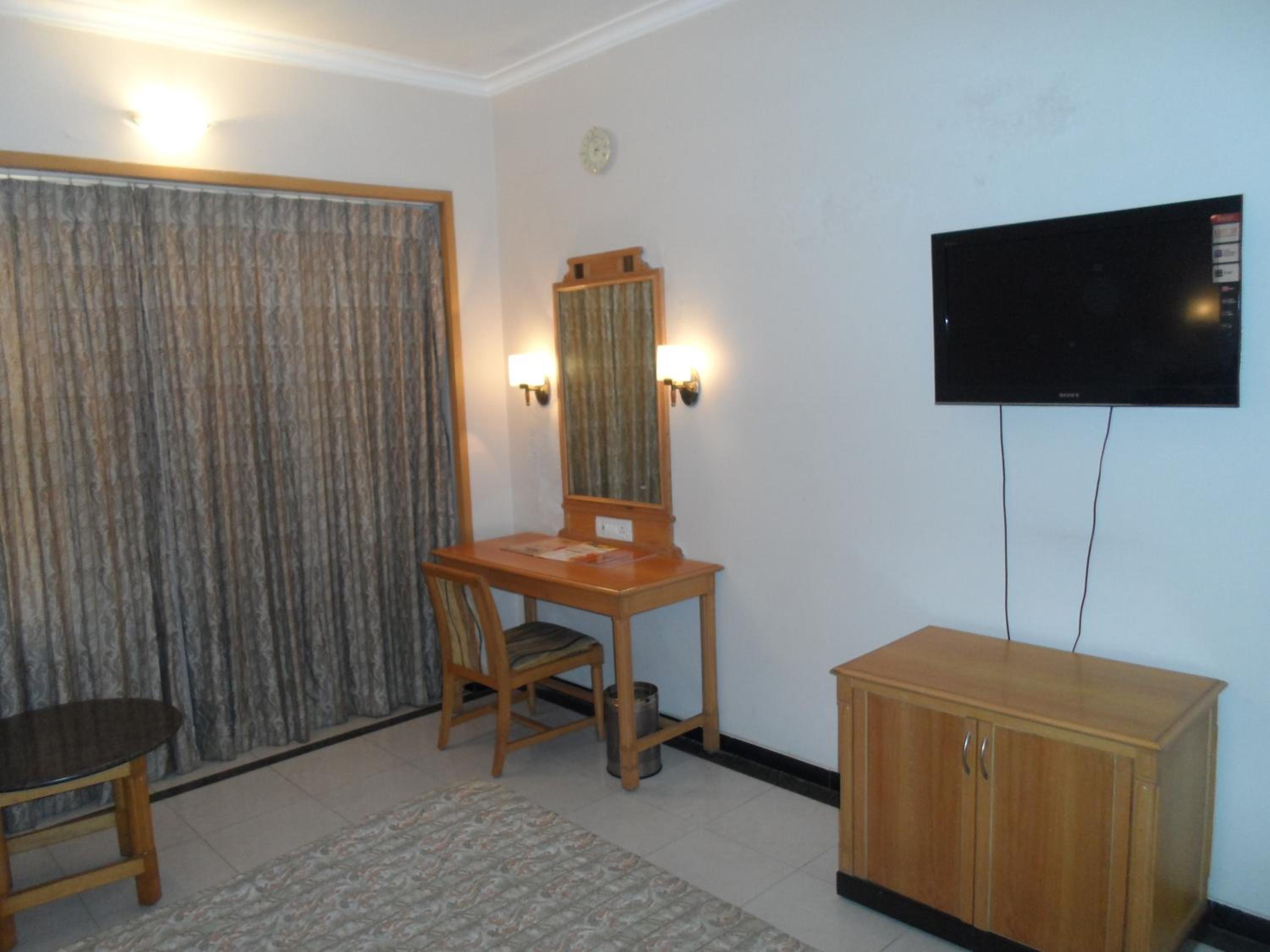Deluxe Double or Twin Room - Photo 9