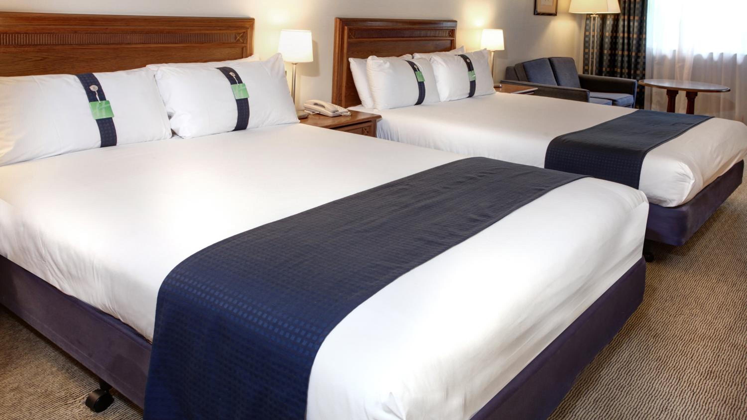 Double Room with Two Double Beds with Sofa Bed - Photo 4