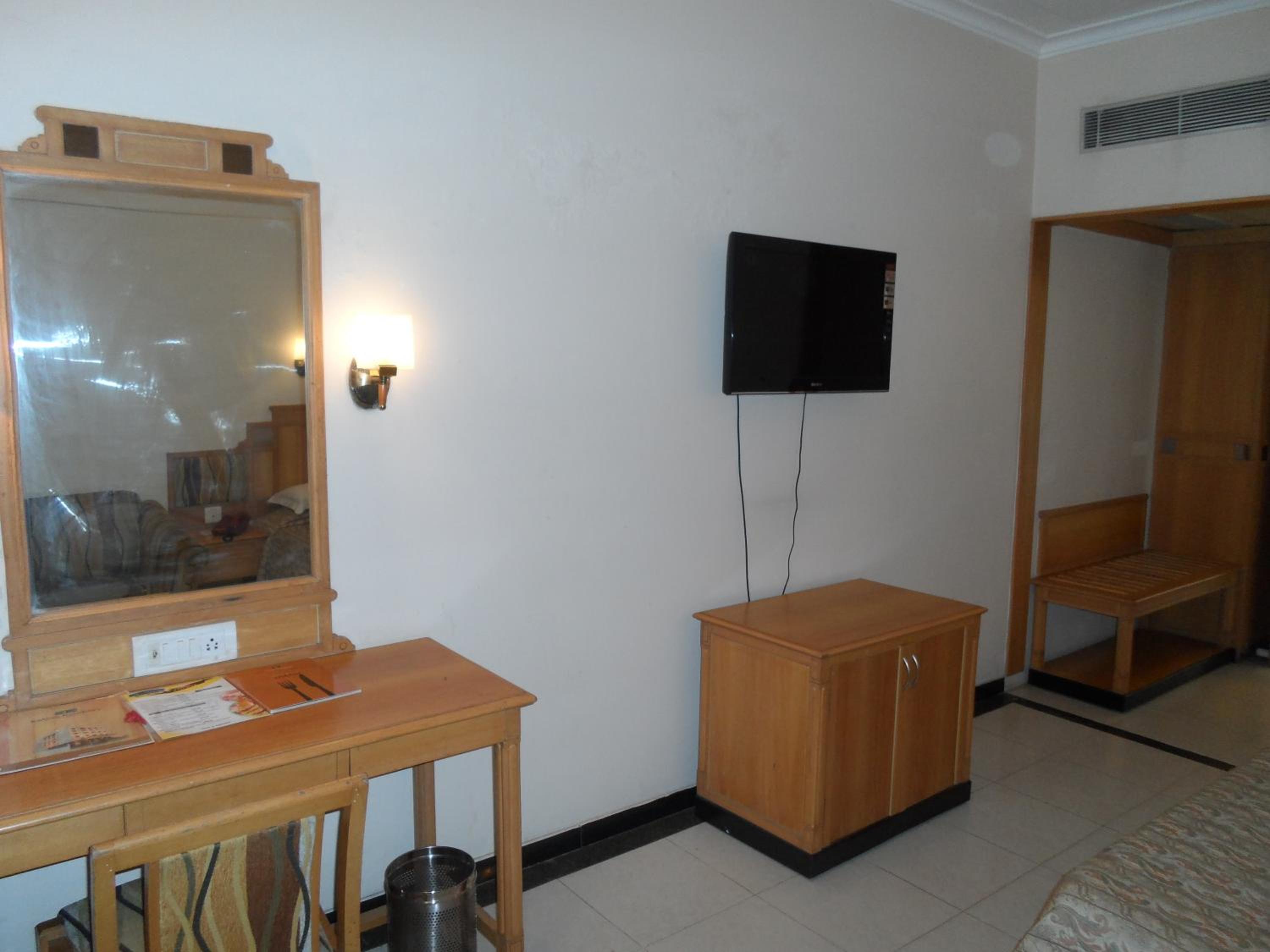 Deluxe Double or Twin Room - Photo 15