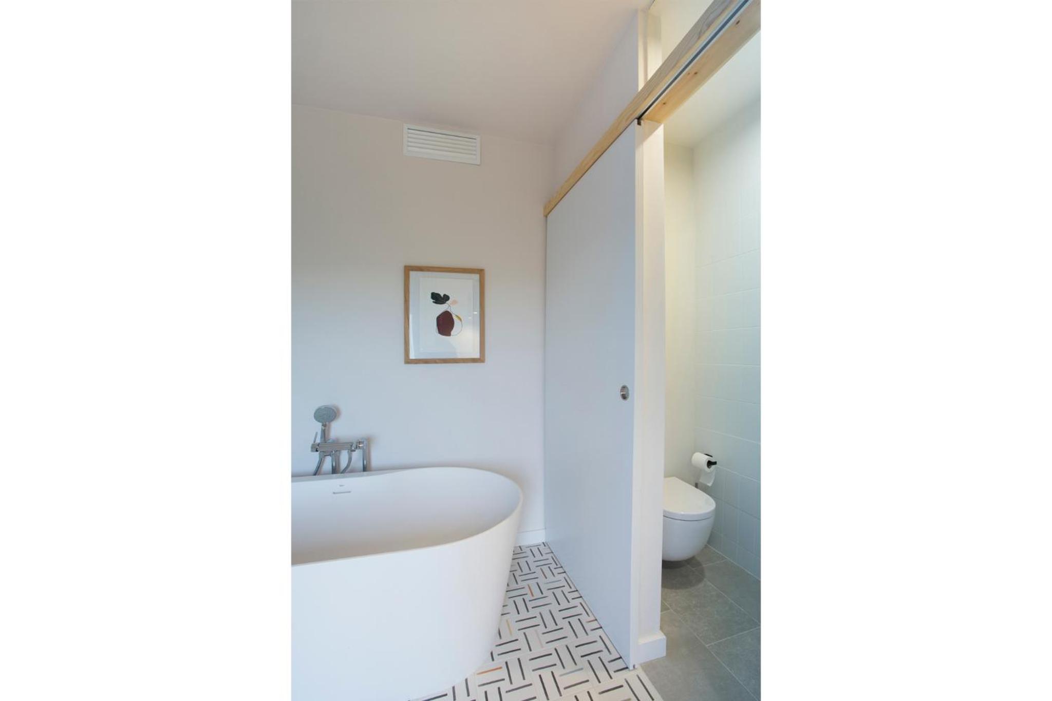 Deluxe Double Room with Bath - Photo 2