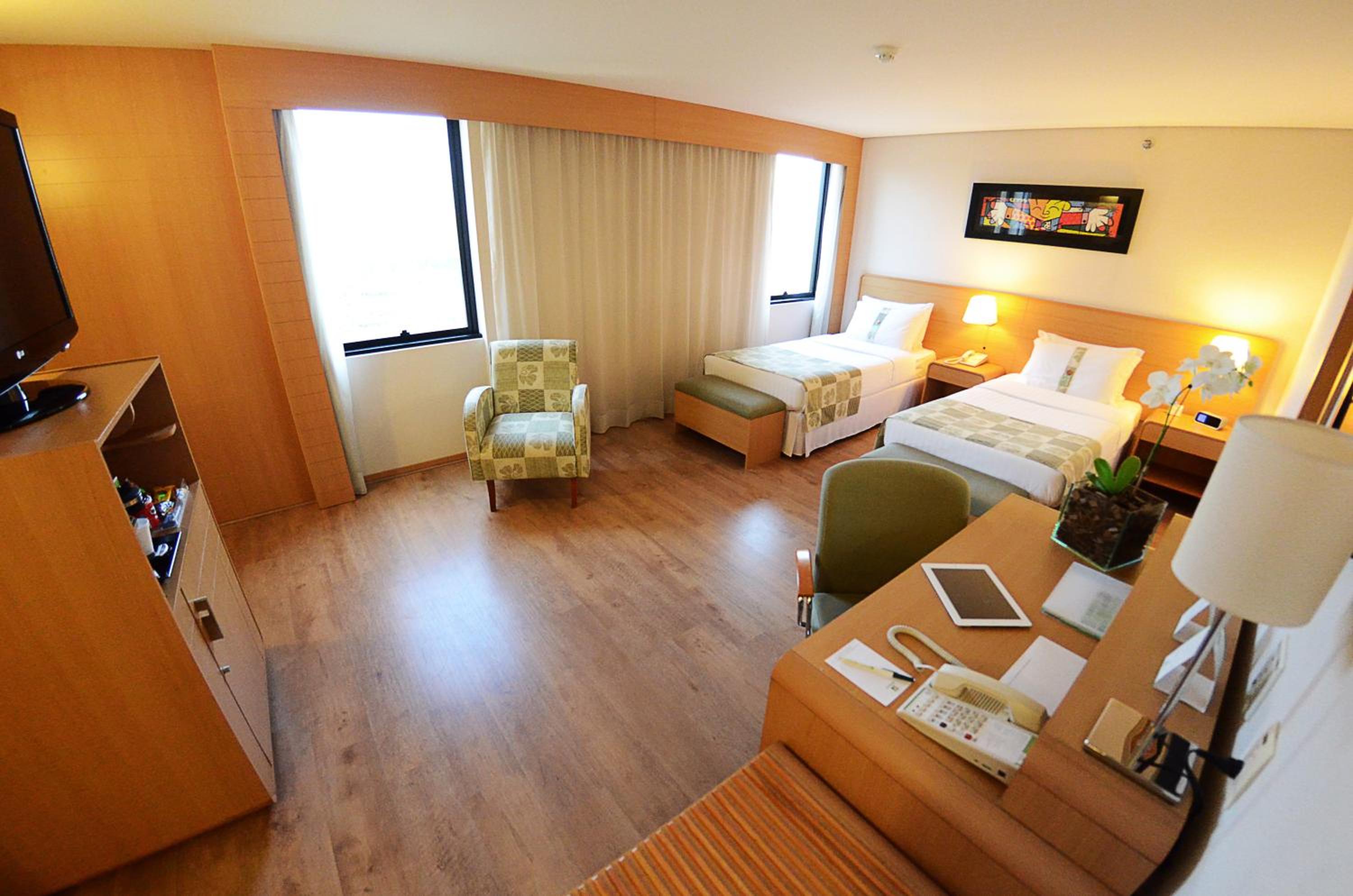 Premium Double Room with Two Double Beds - Photo 4