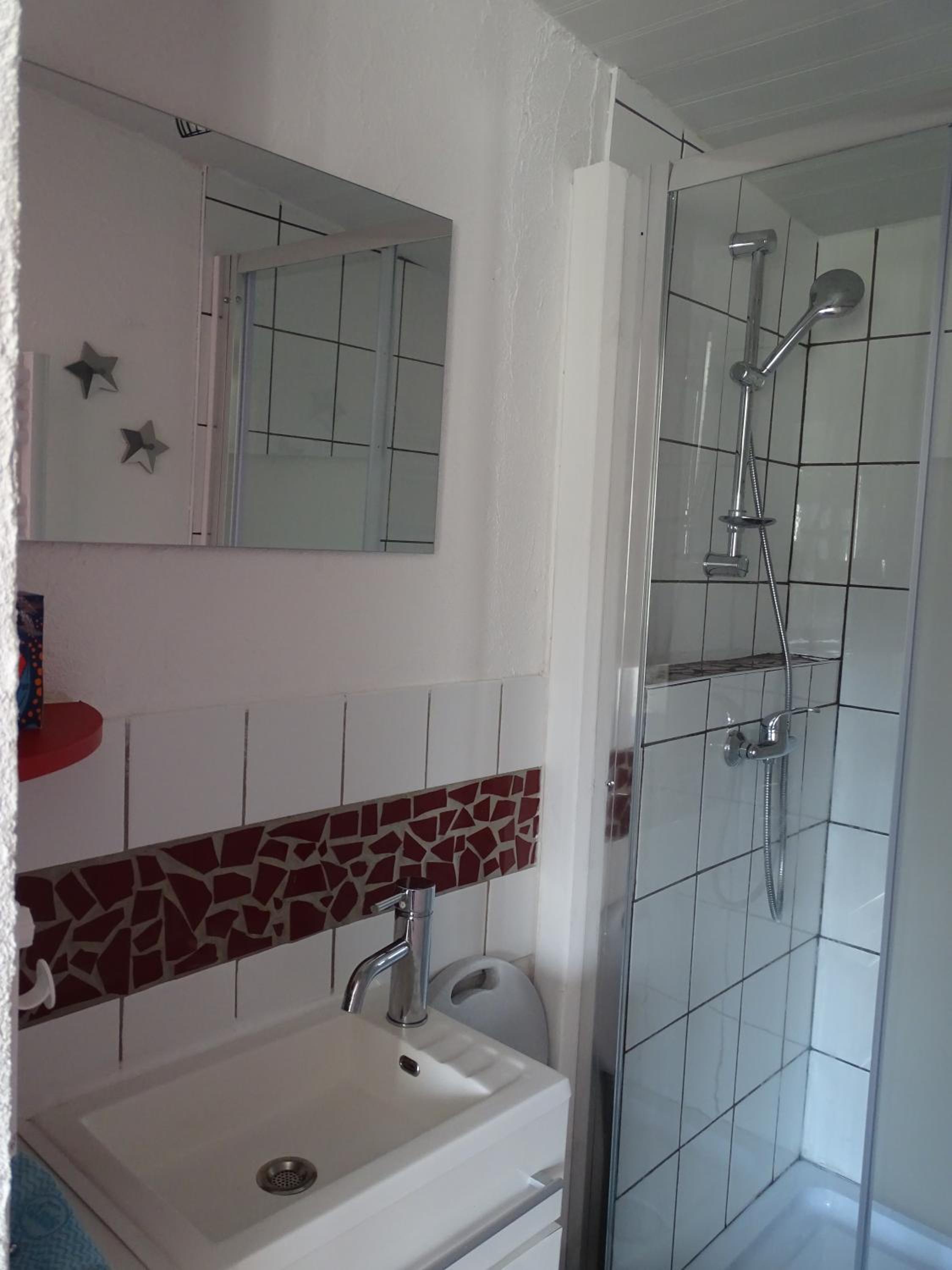 One-Bedroom Apartment - Photo 8