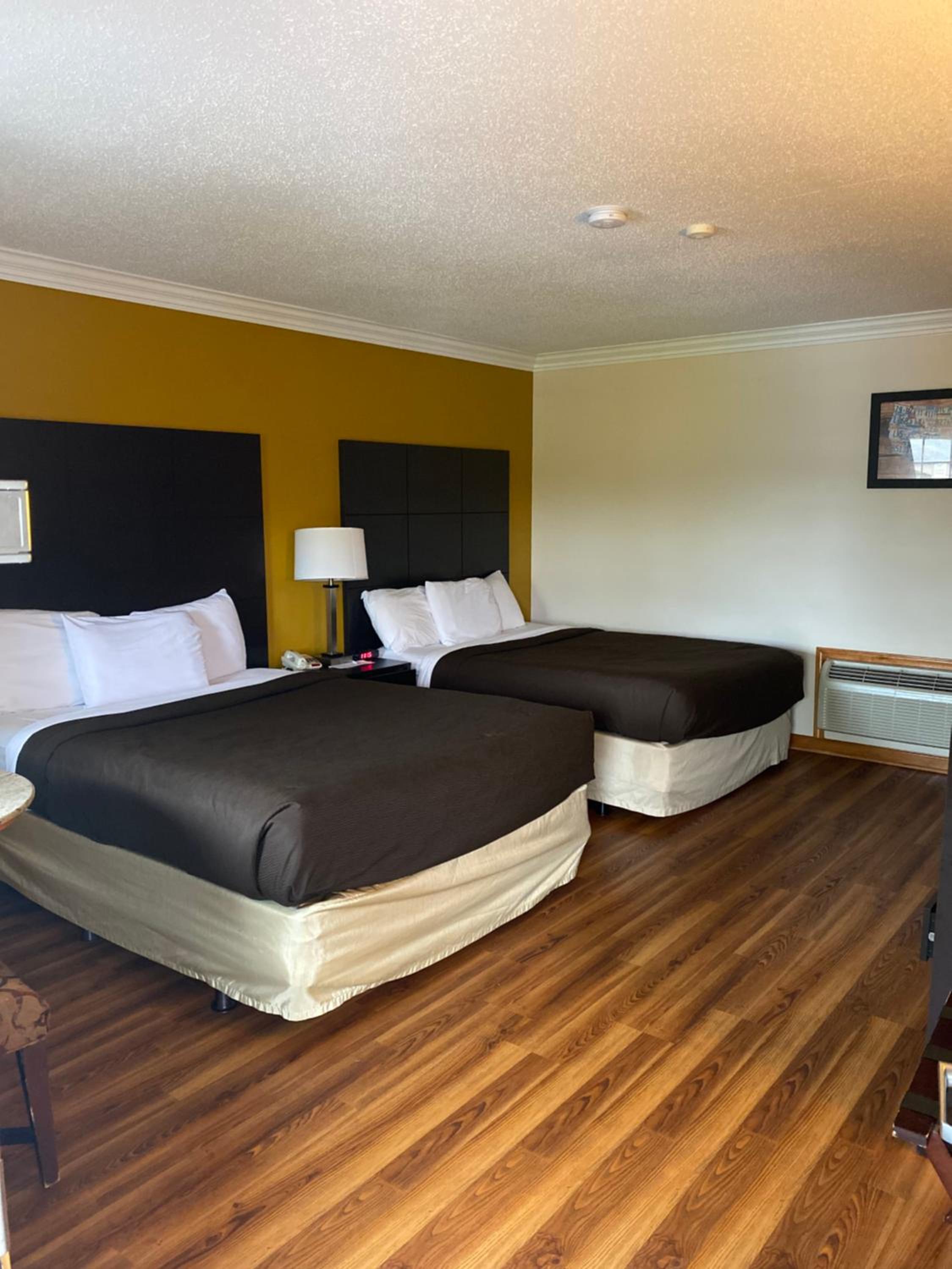 Standard Double Room with 2 Double Beds - Non-Smoking - Photo 4