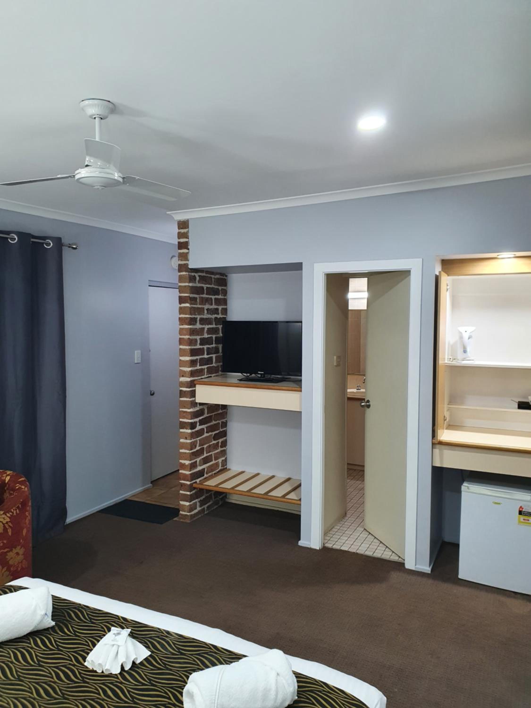 Queen Room photo 1