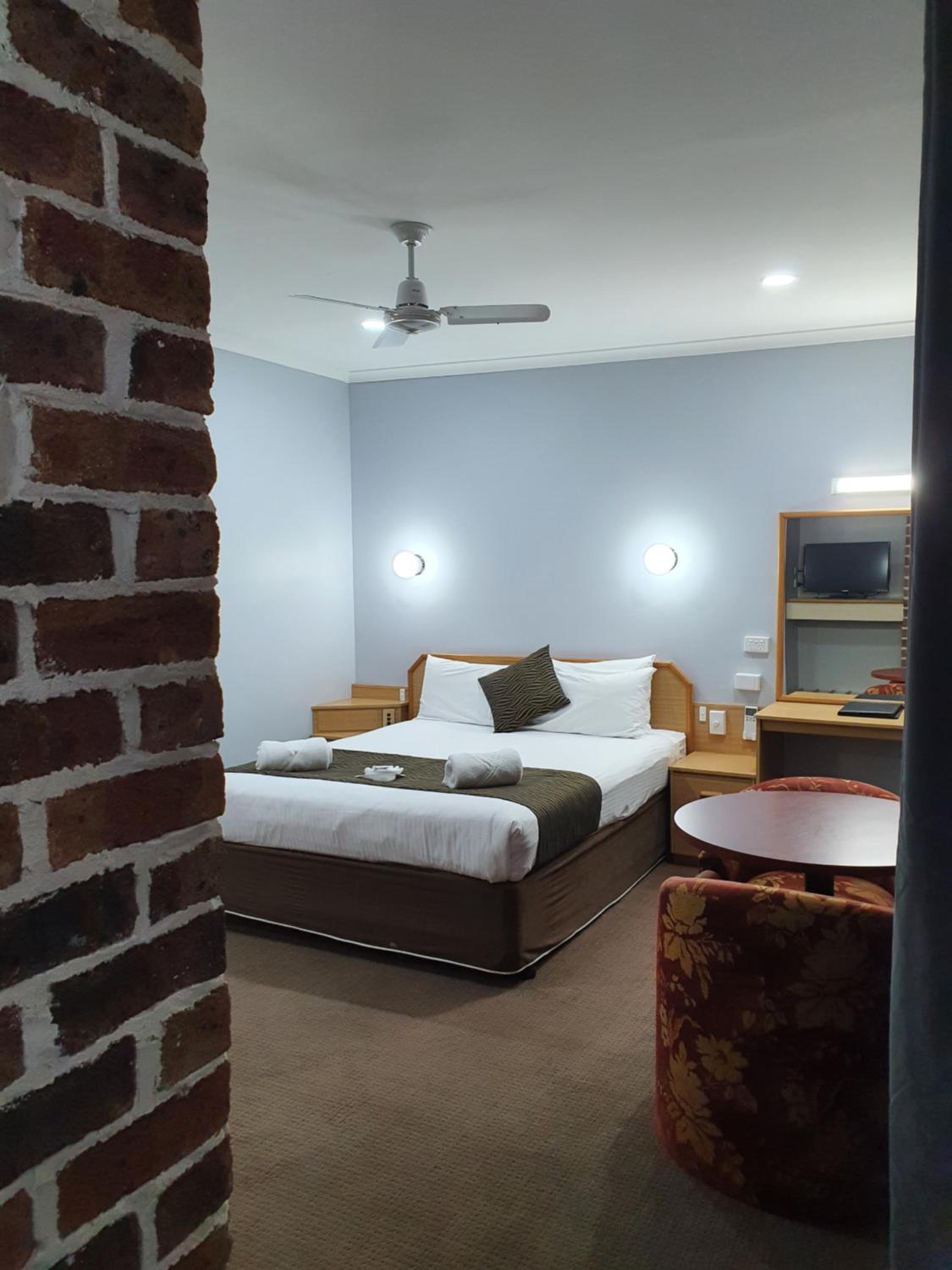 Queen Room photo 3