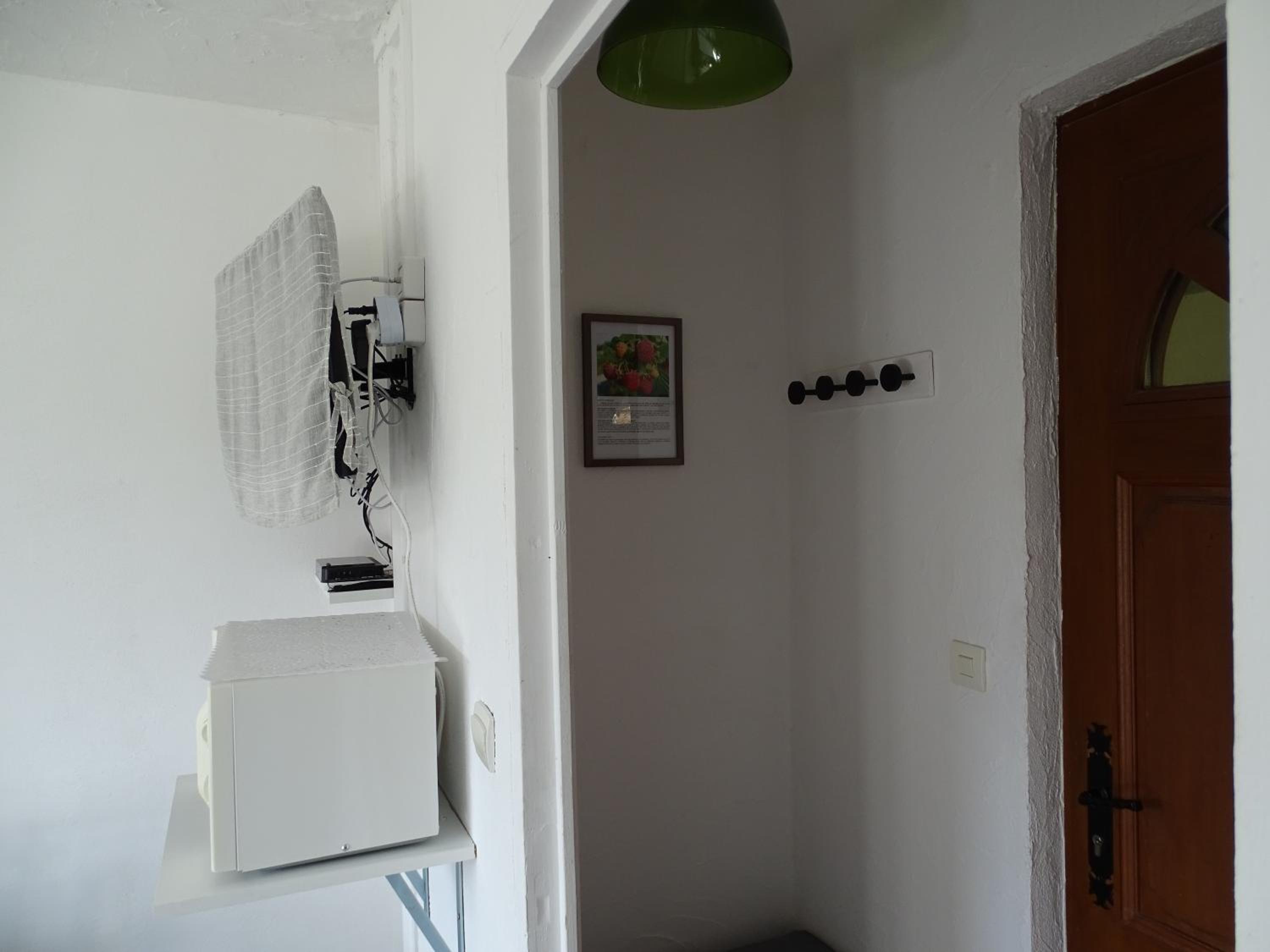 One-Bedroom Apartment - Photo 9