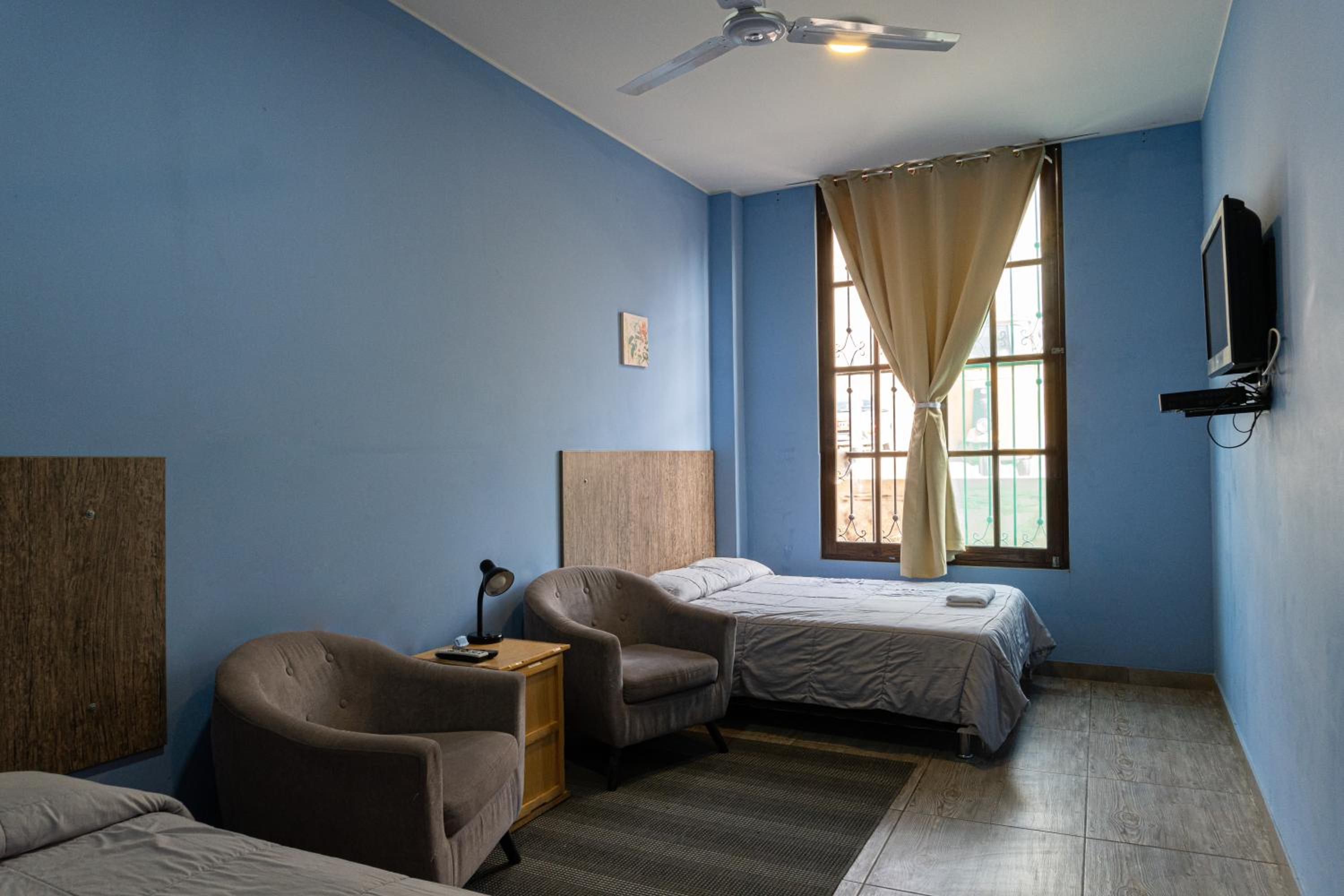 Twin Room with Two Double Beds with Private Bathroom photo 3