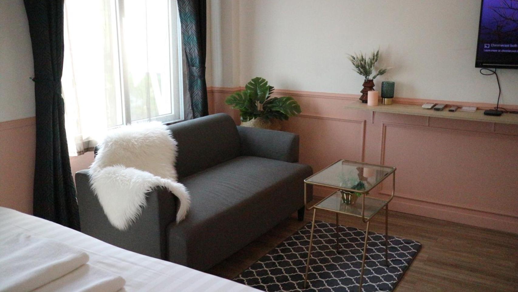Family Room - Photo 5