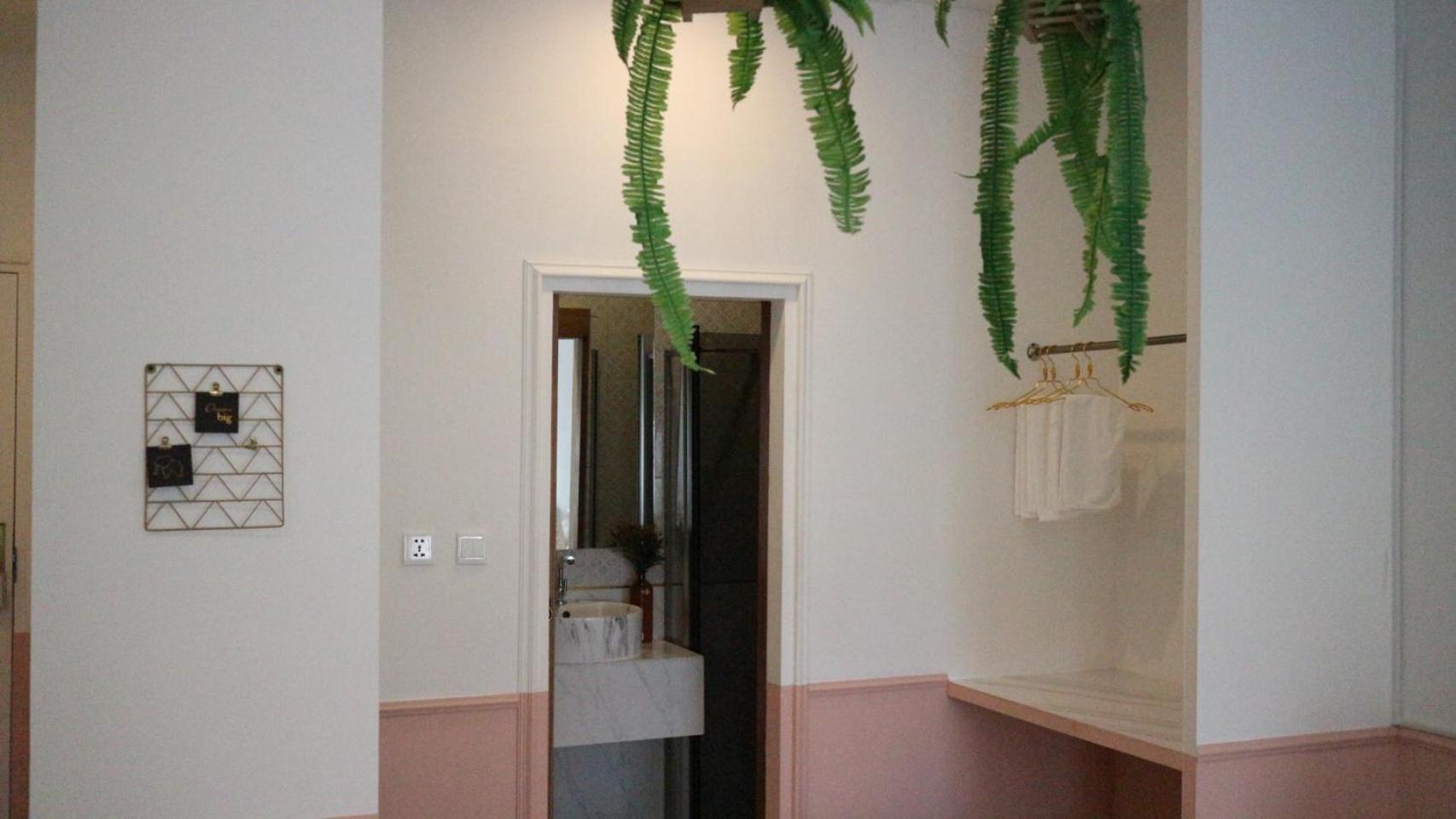 Family Room - Photo 8