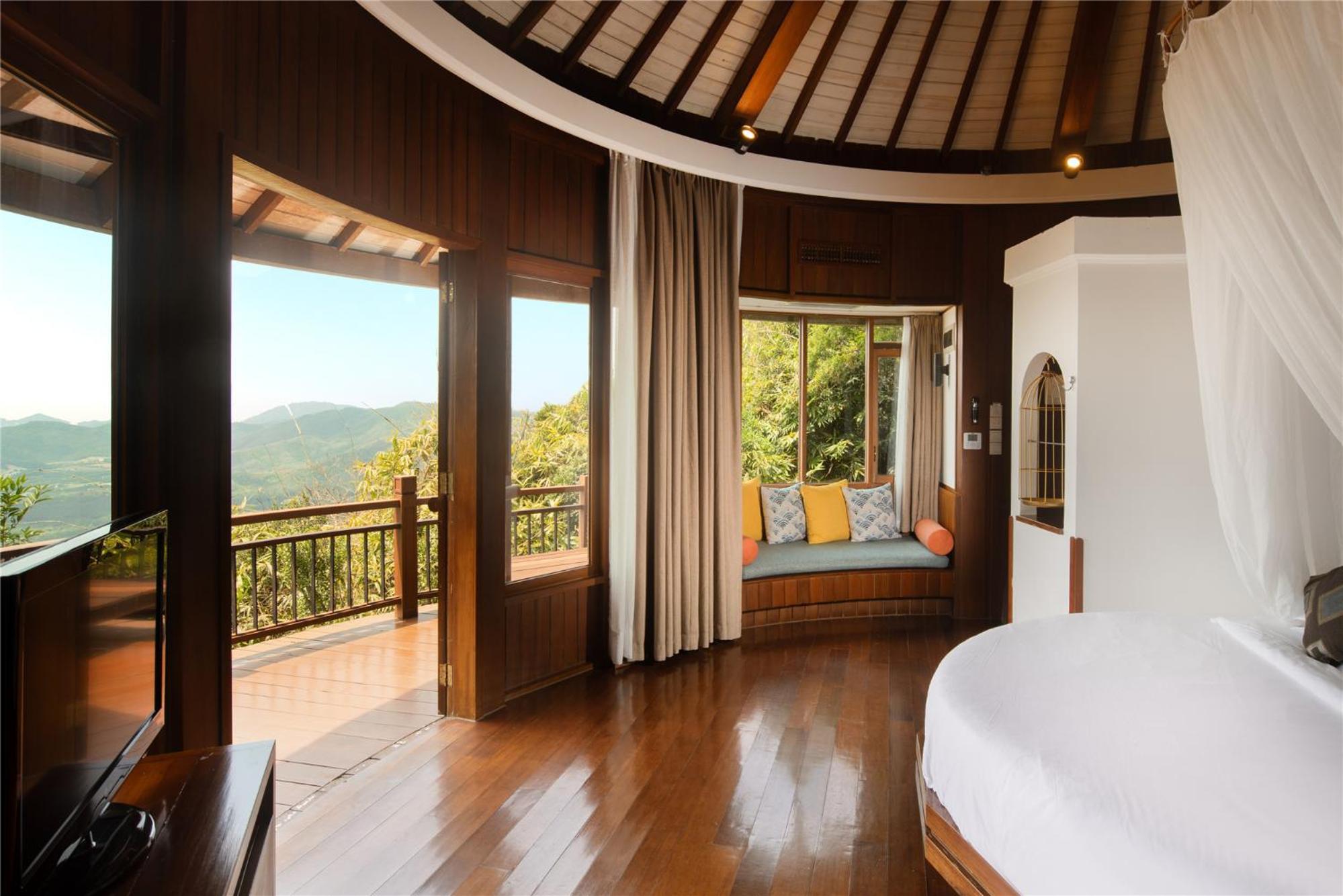 Round Bed Round House Villa (with Hot Tub)