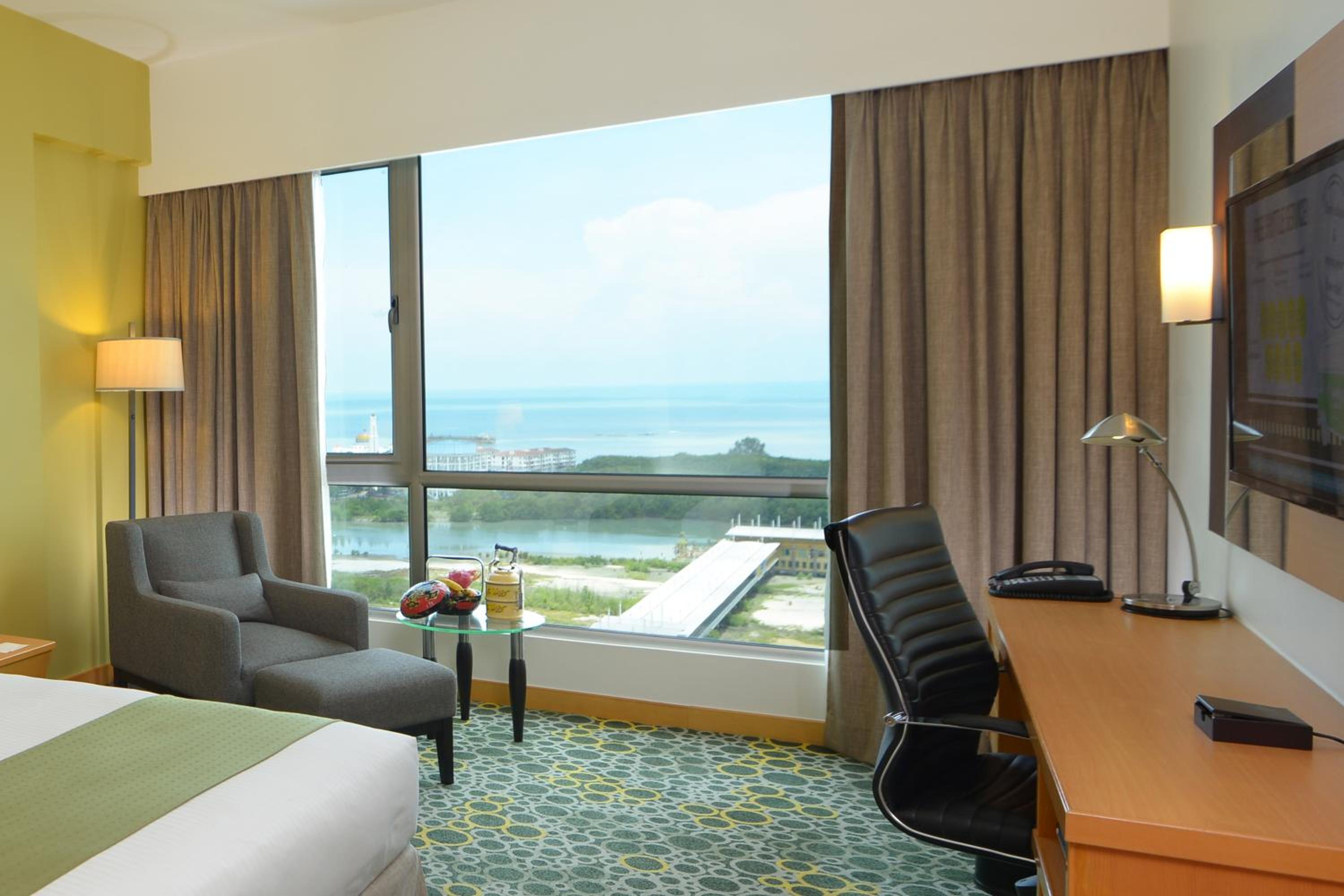 King Room with Side Sea View - Non-Smoking photo 3