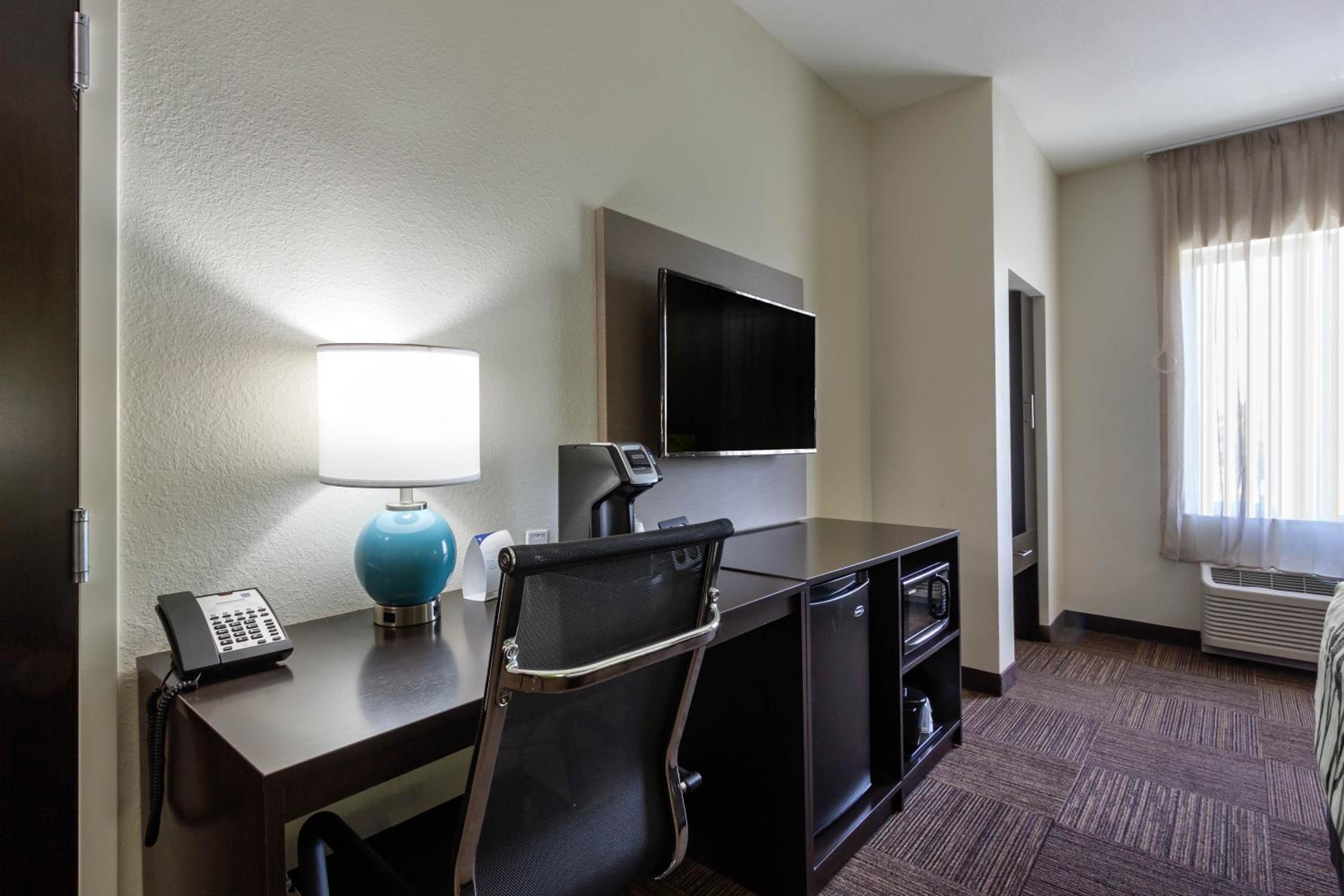 King Suite - Accessible/Non-Smoking - Photo 3