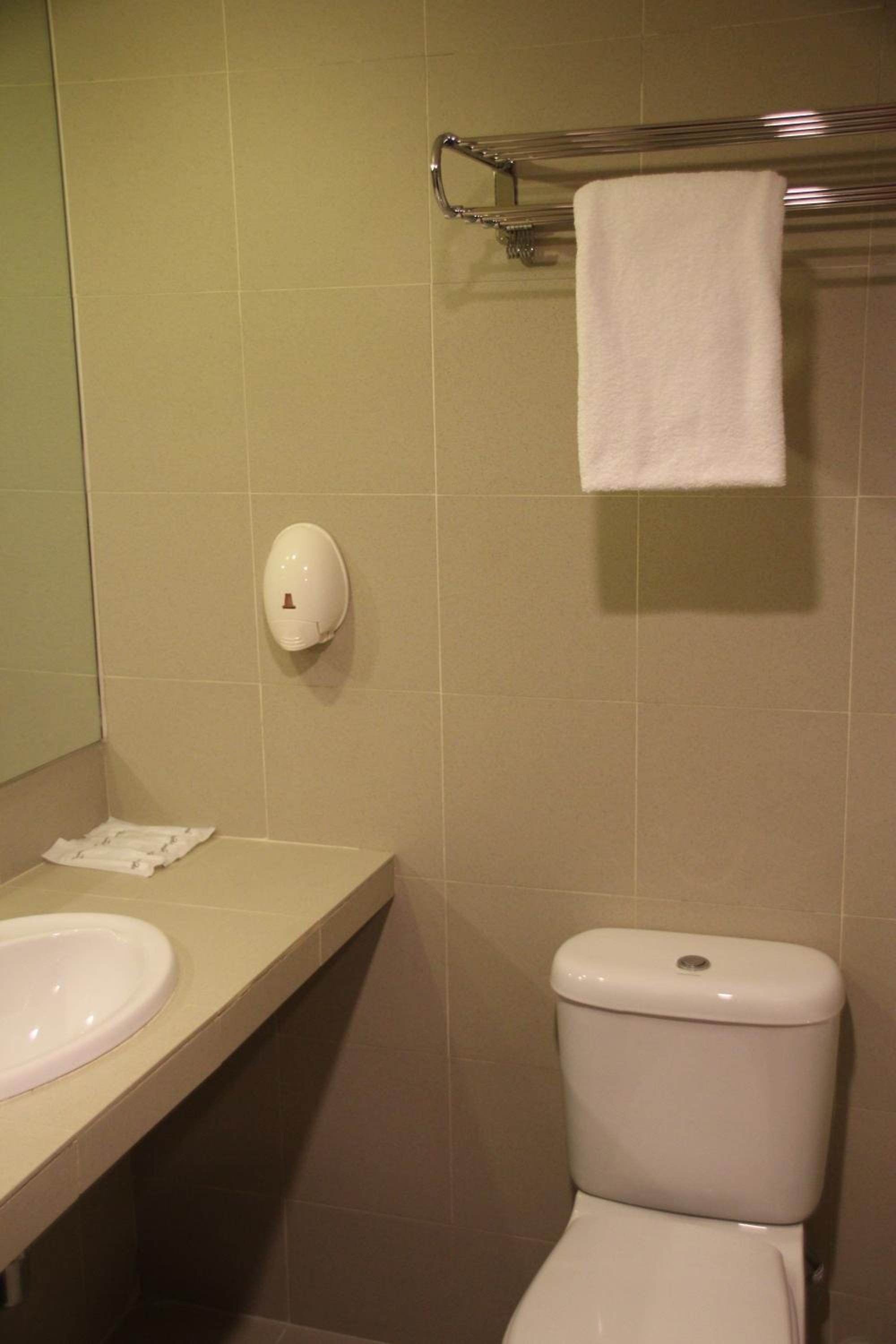 Daycation Promo (12 hours) - Standard Room from 7am to 7pm photo 2