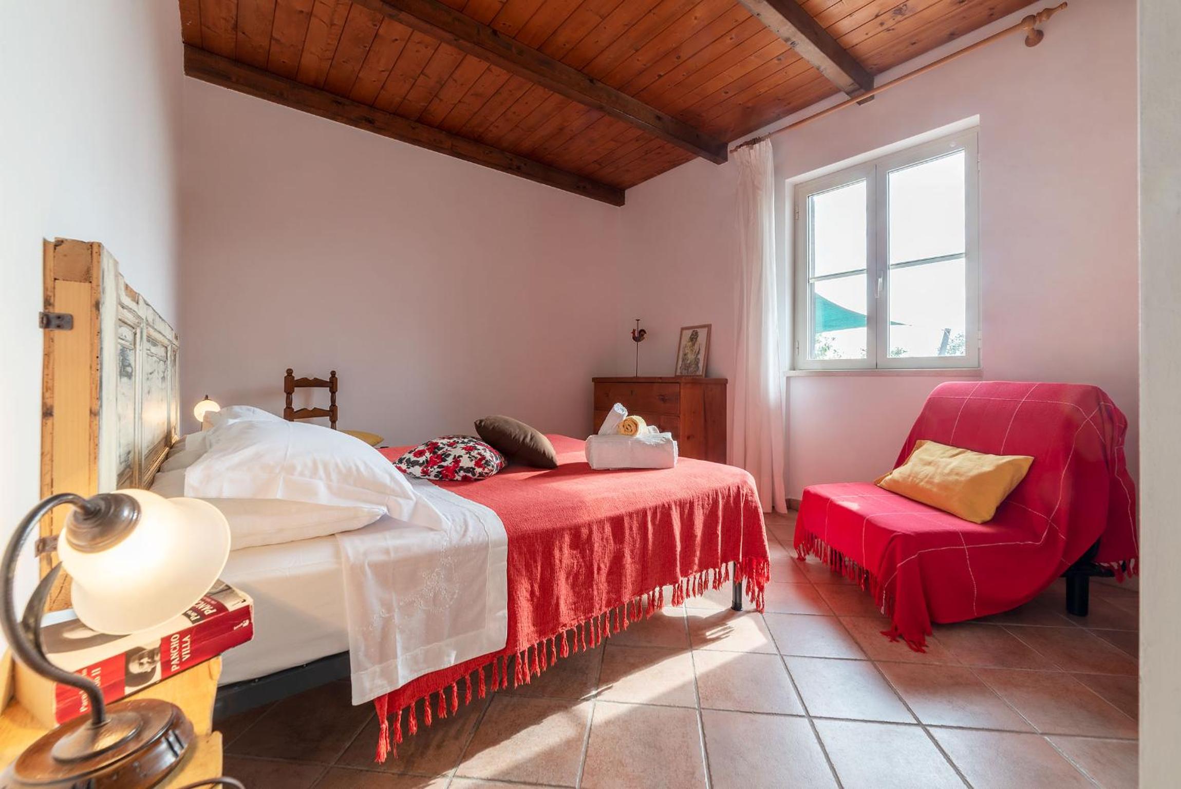 Deluxe Room (2 Adults + 1 Child) photo 2