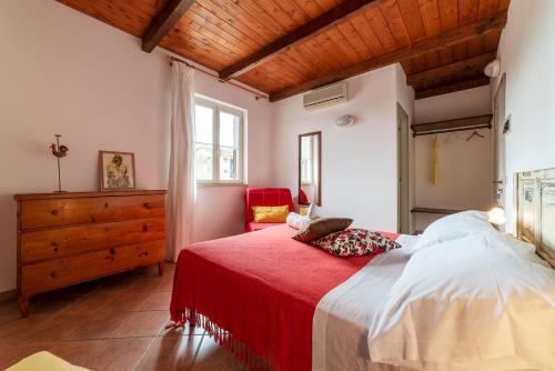 Deluxe Room (2 Adults + 1 Child) photo 1