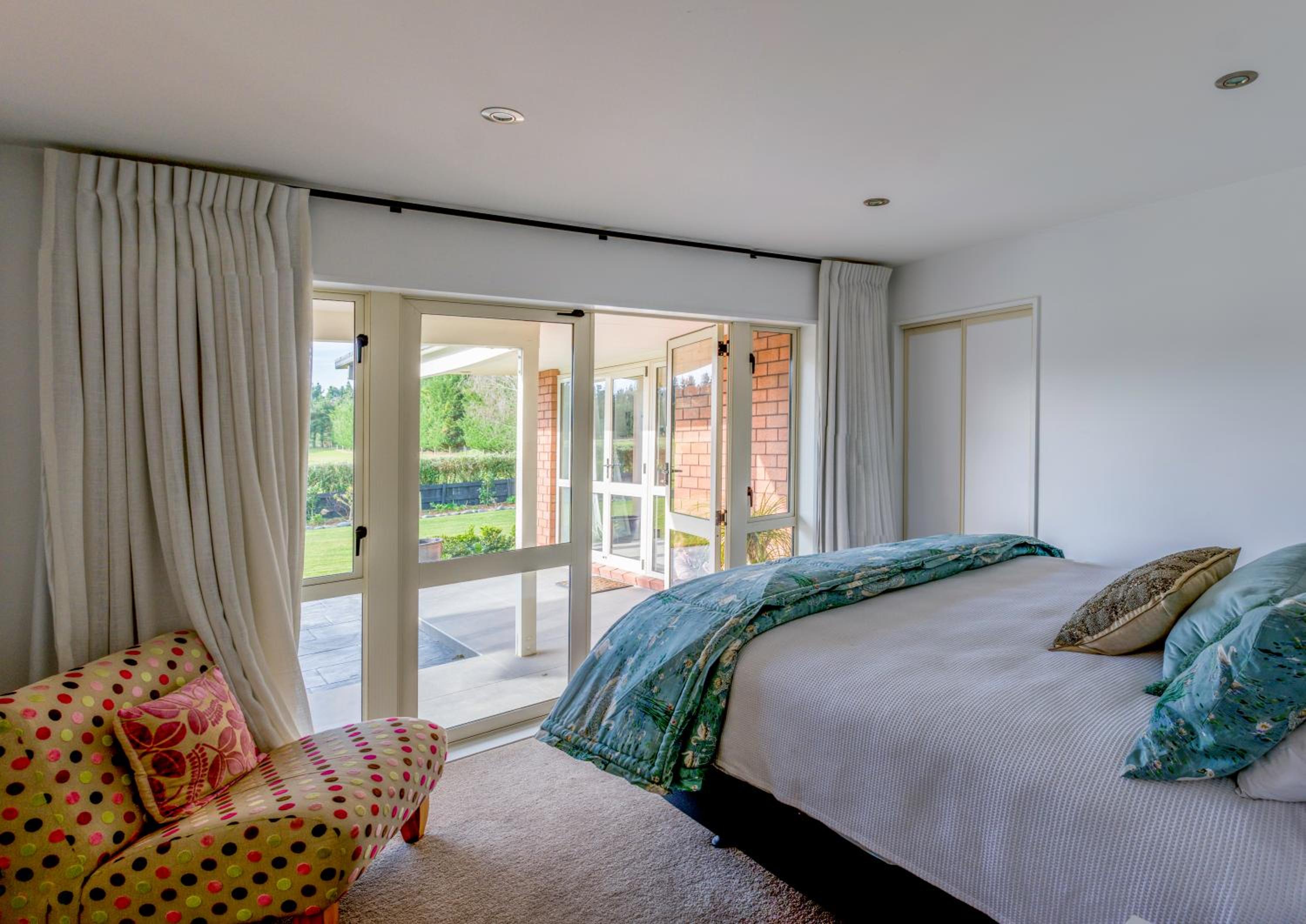 Deluxe Queen Room - Photo 1