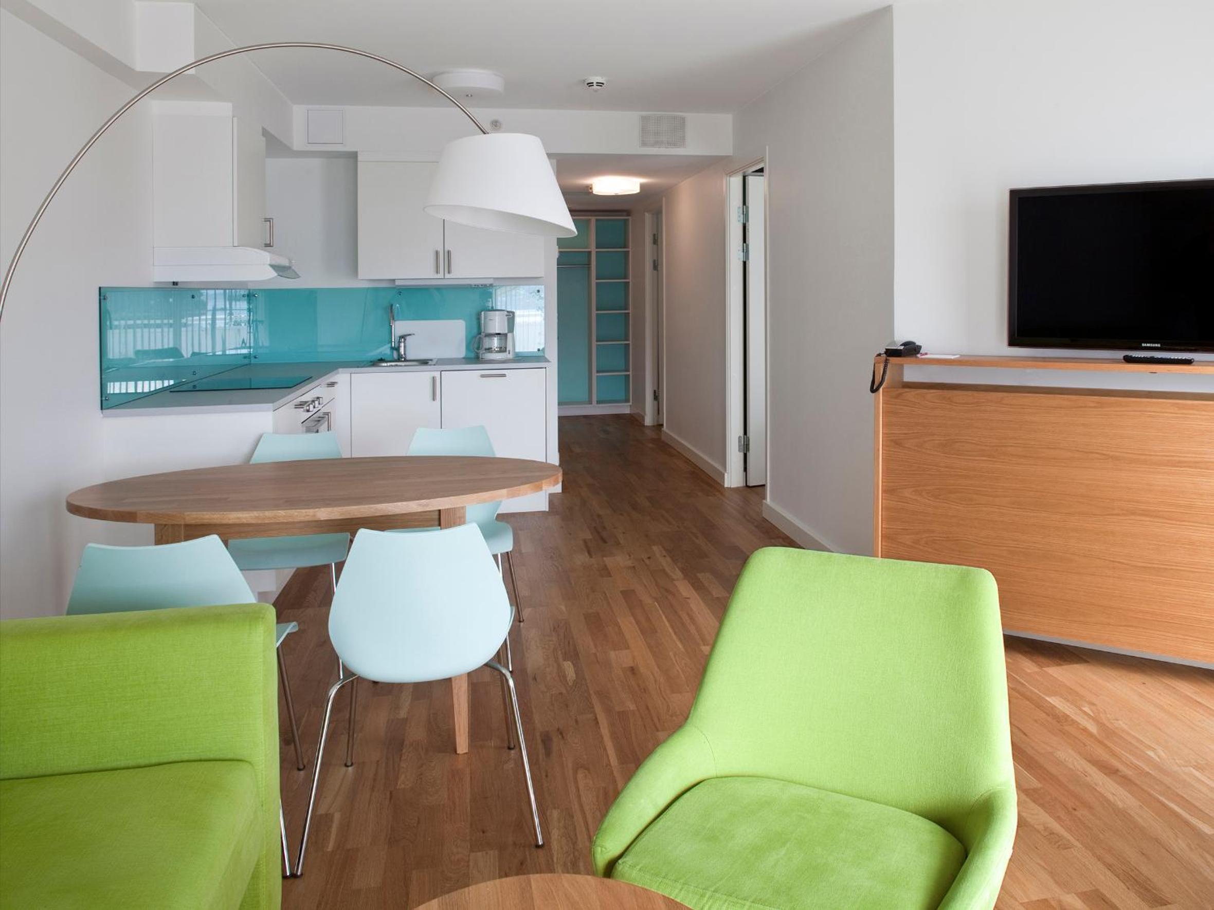 Three-Bedroom Apartment with Ocean View - Photo 4