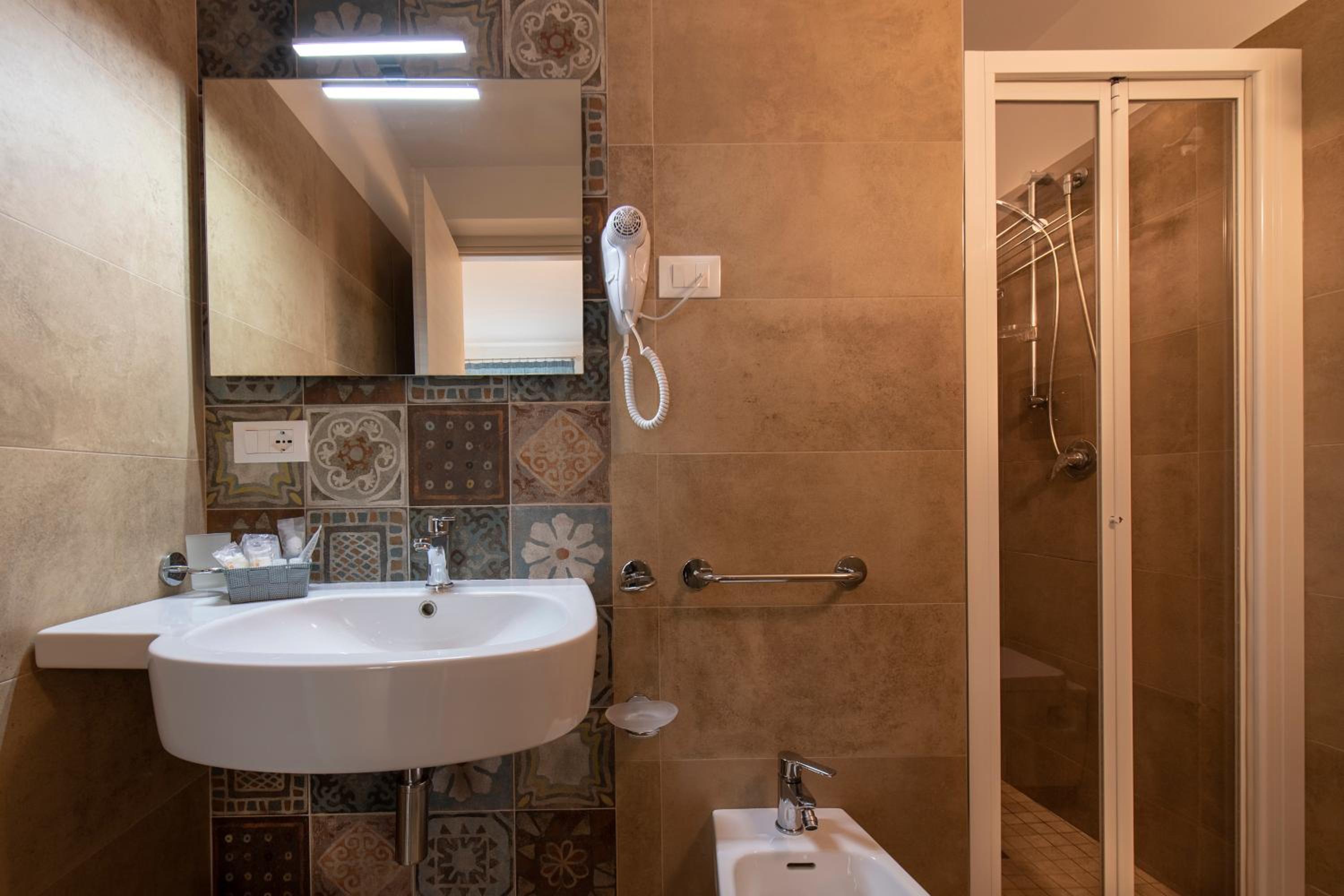 Deluxe Double Room with Balcony photo 2