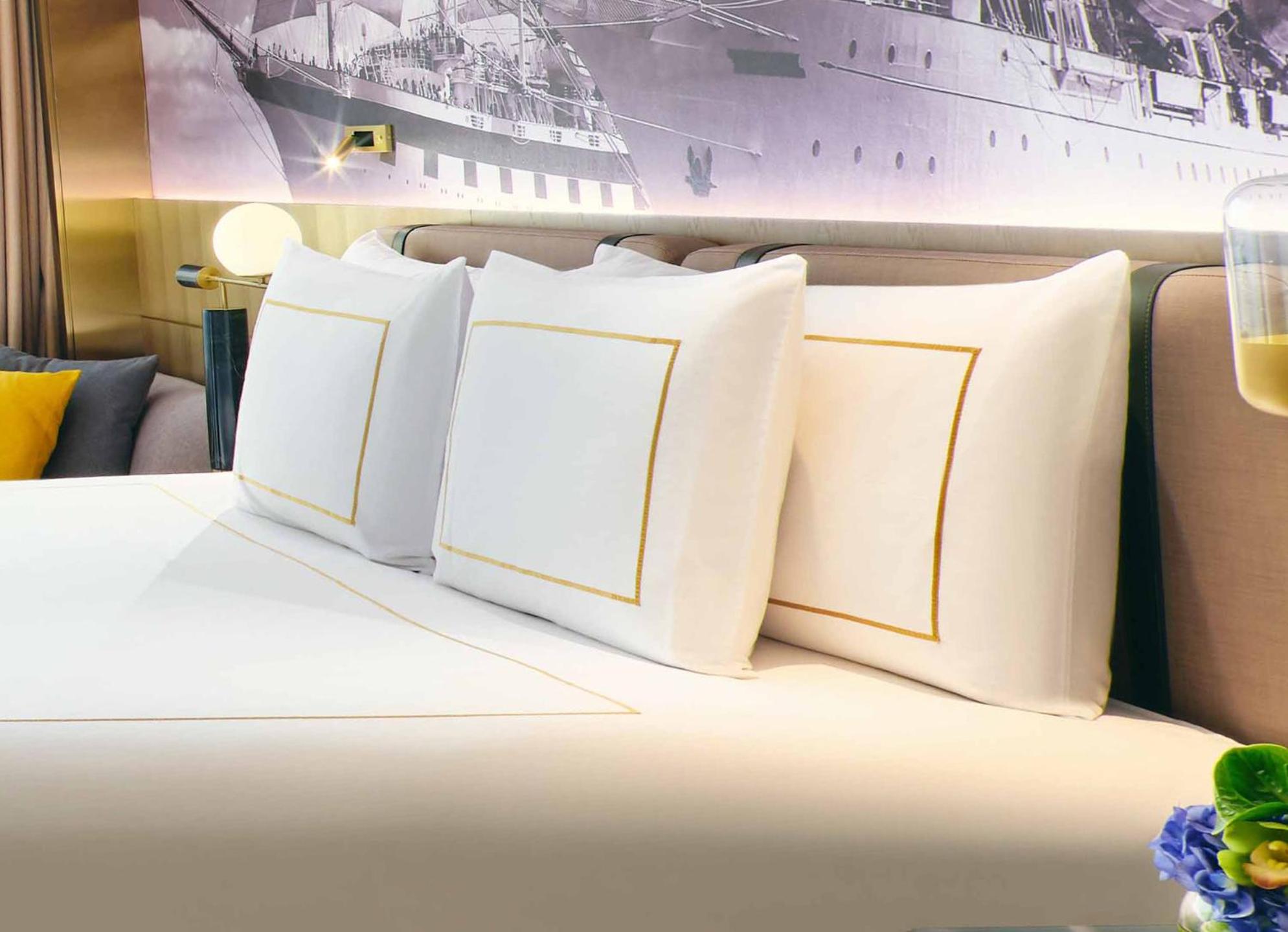 King Suite - High Floor and Lounge Access