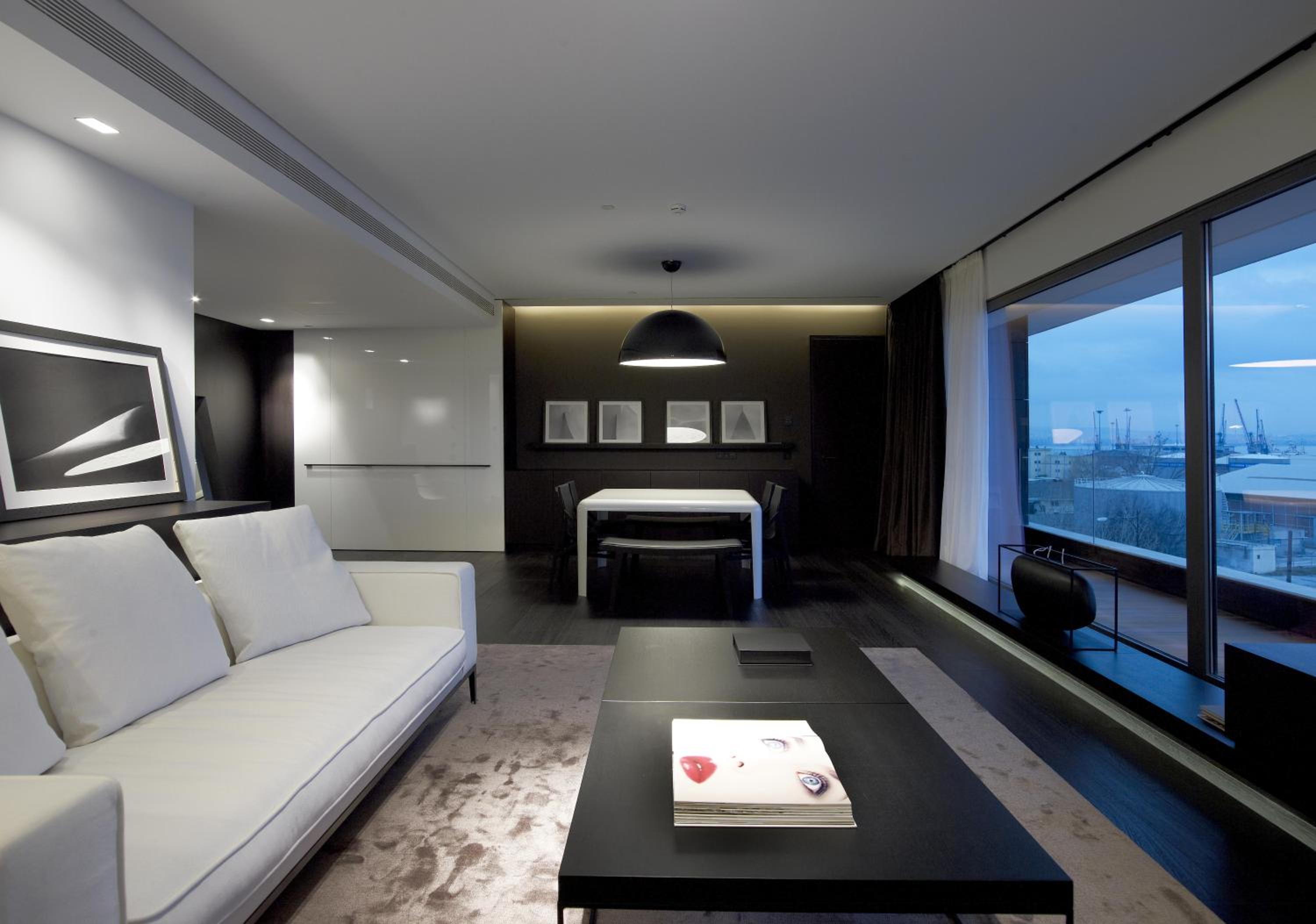 The Met Suite - Photo 1