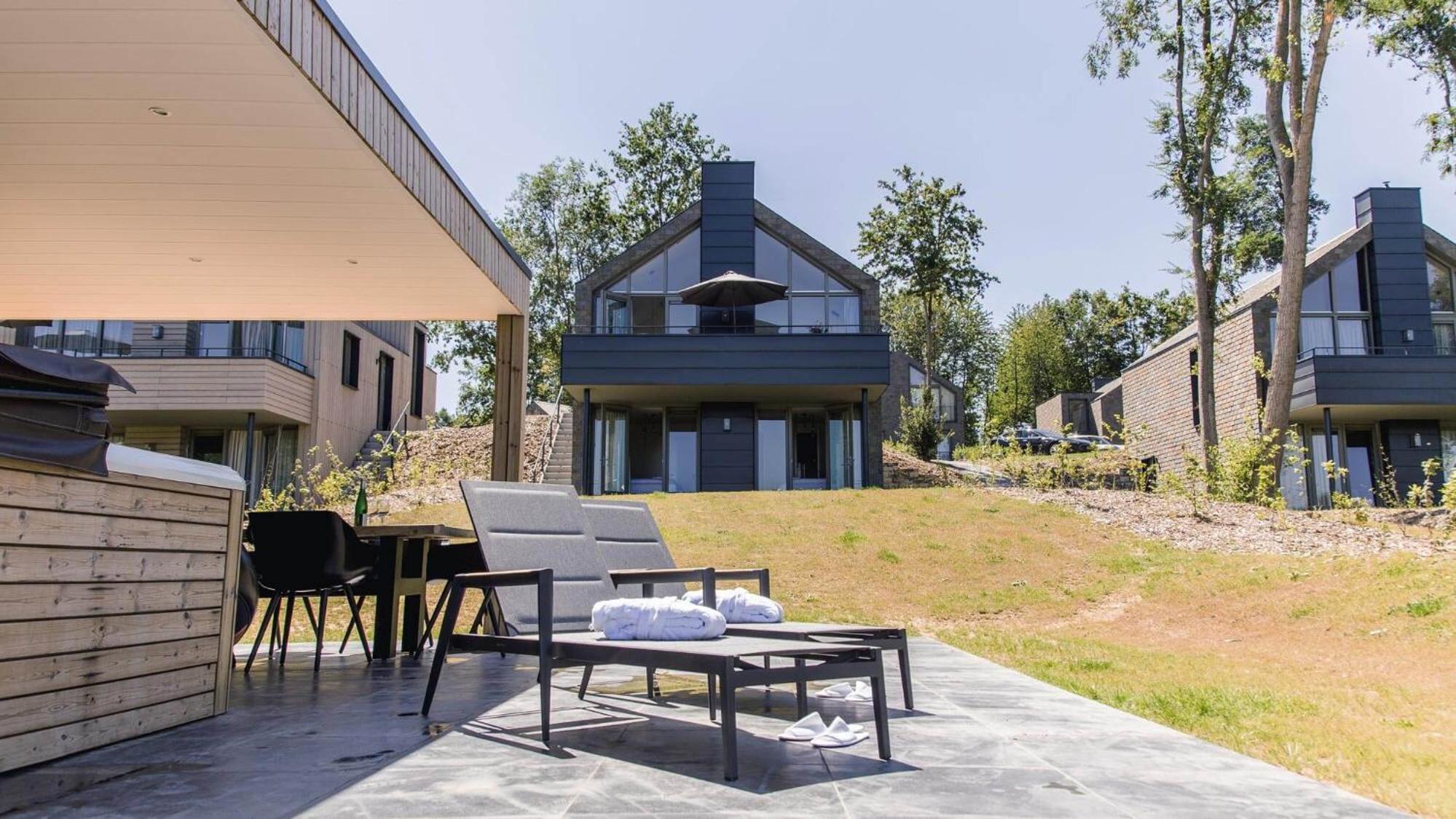 Superior Villa - Waterfront with Private spa with air- and yetstream