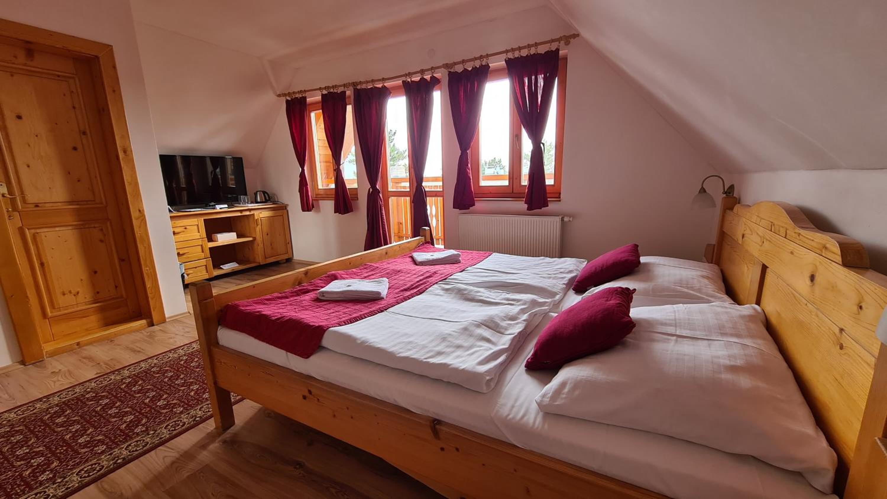Standard Double Room - Photo 18