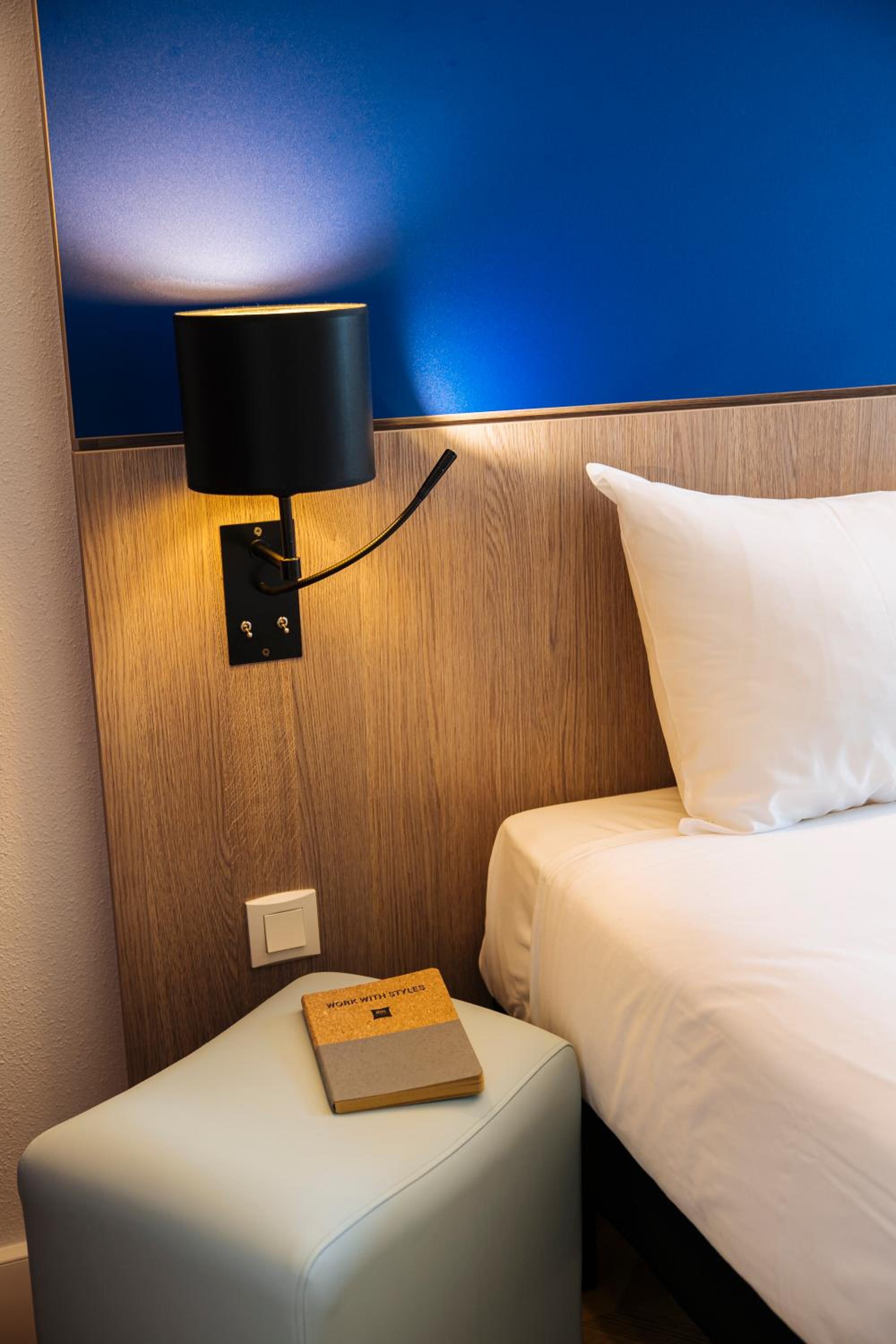 Standard Twin Room - Photo 5