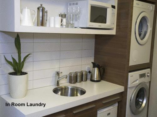 Deluxe Shower Studio - Photo 2