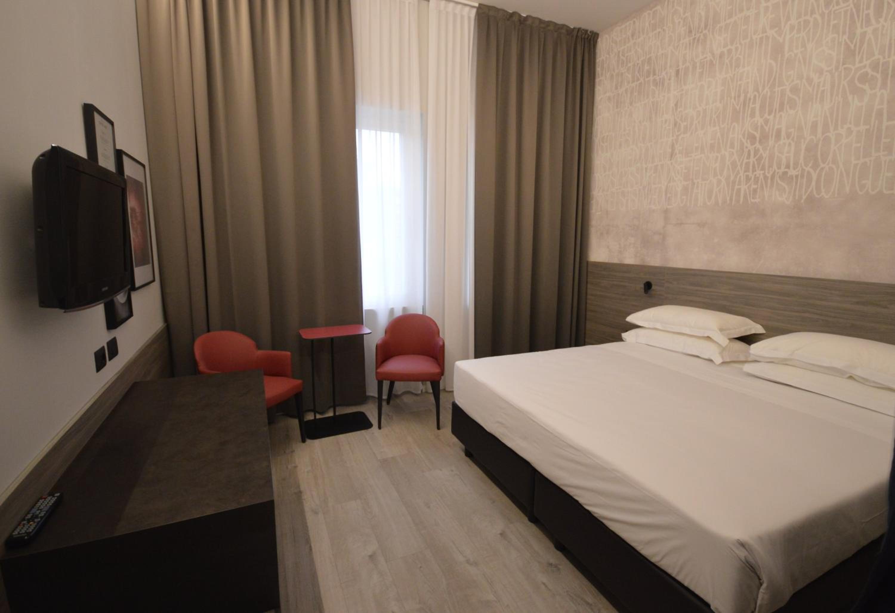 Standard Double or Twin Room - Photo 3