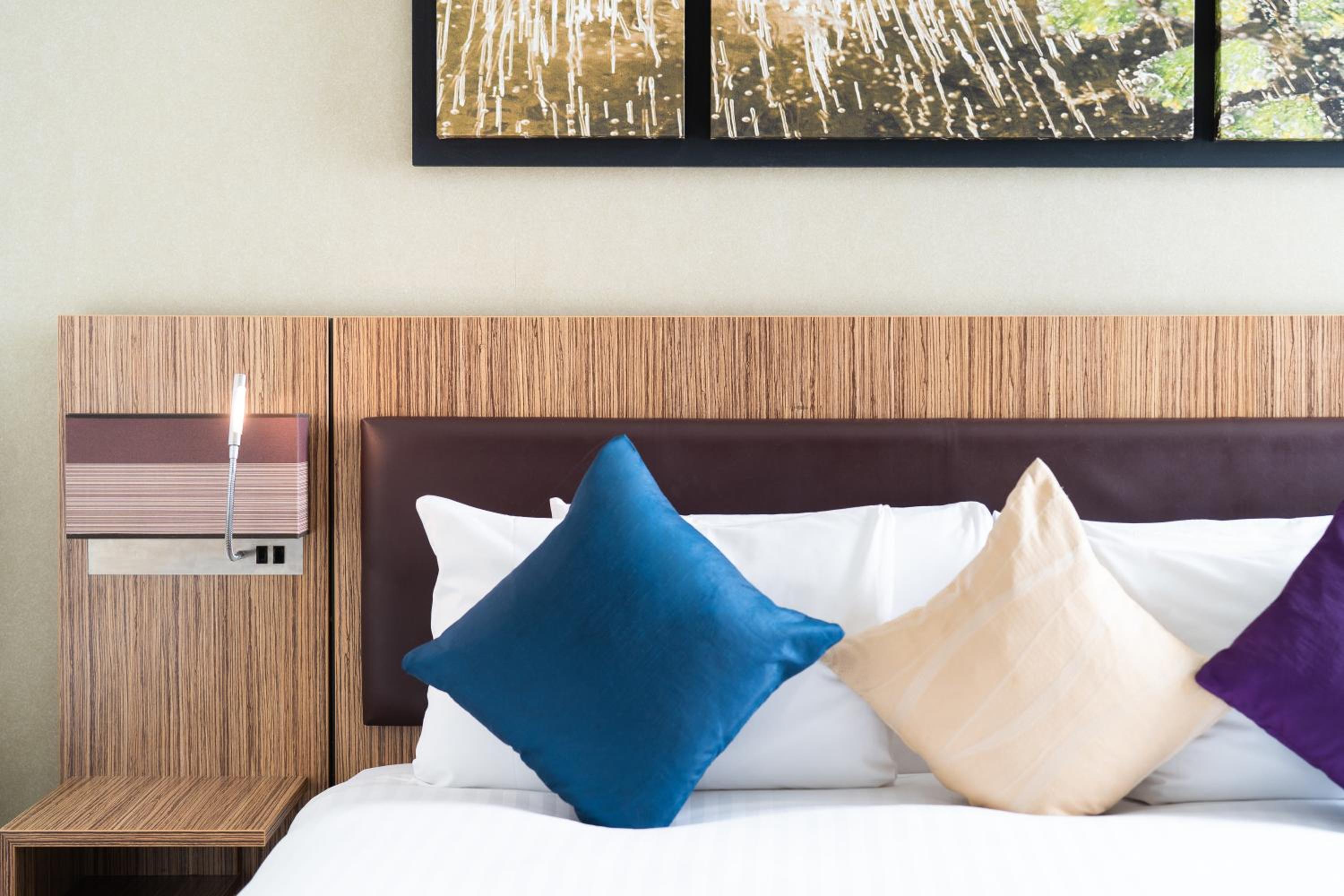 Premium King Room - Photo 4