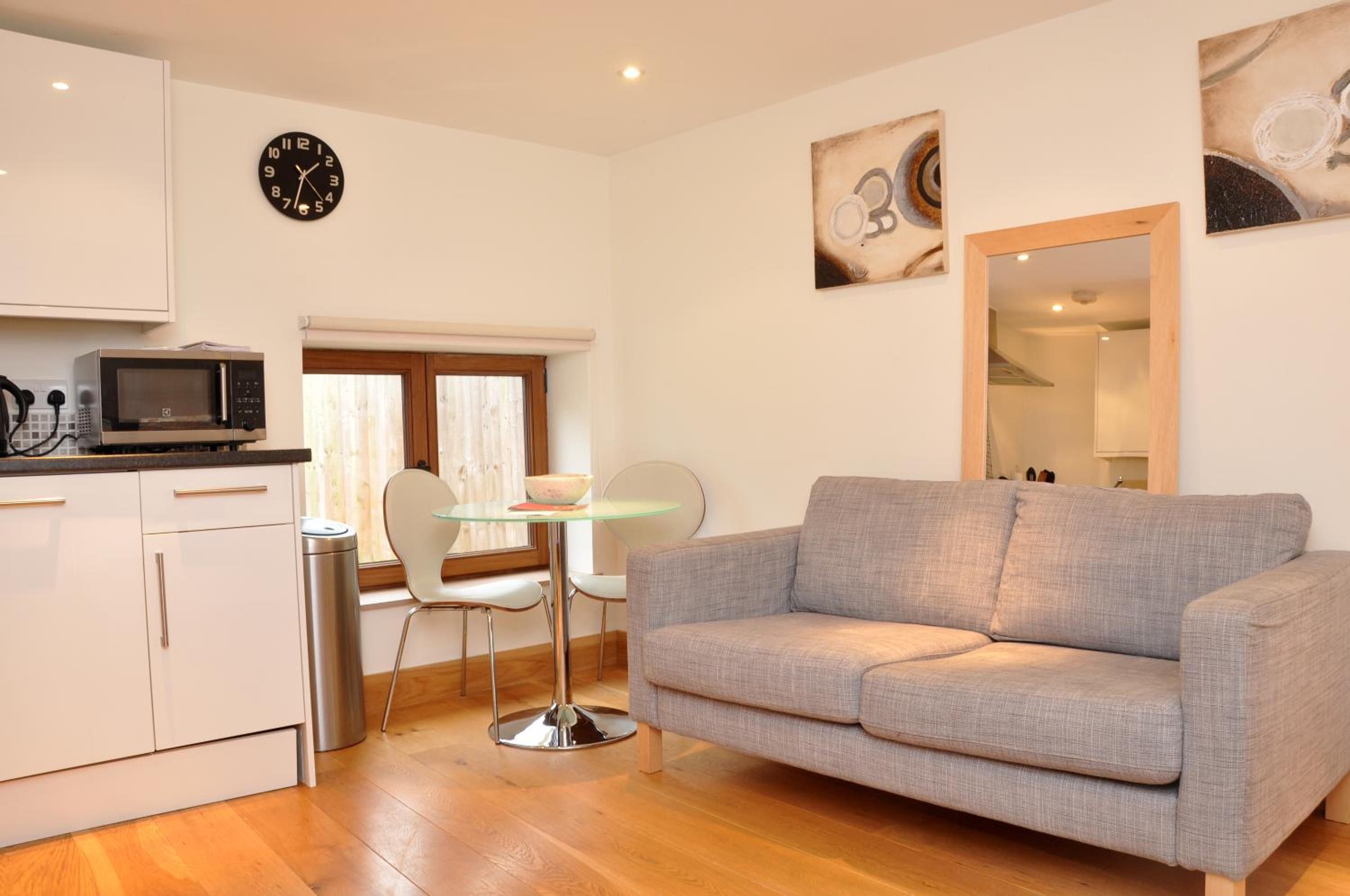 Studio Apartment photo 2