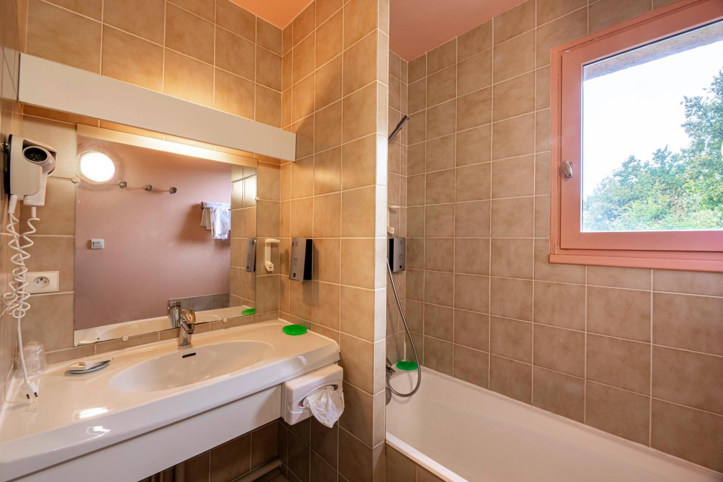Double or Twin Room with Garden View - Photo 2