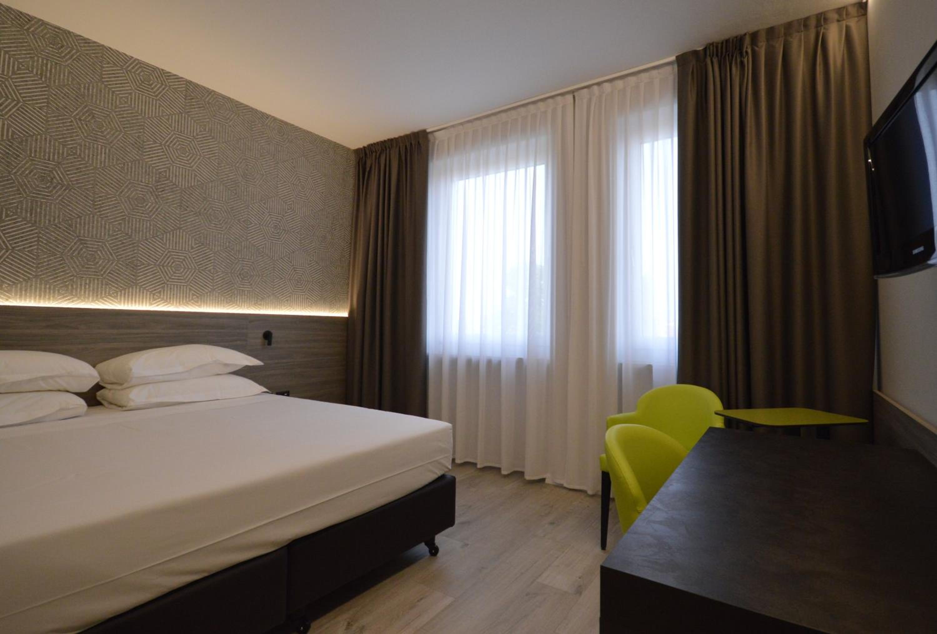 Superior Double or Twin Room - Photo 3